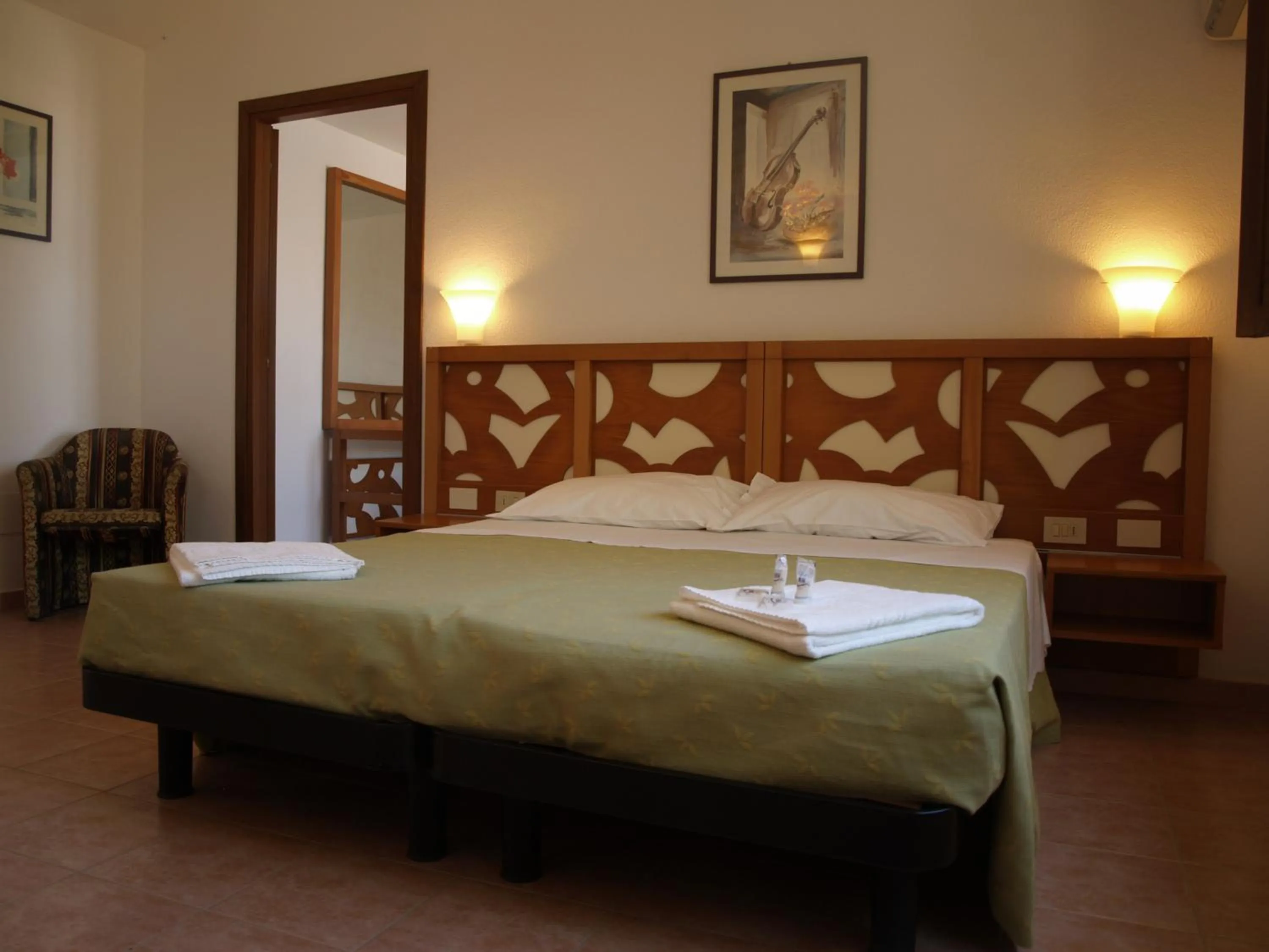 Photo of the whole room, Bed in Club Esse Gallura