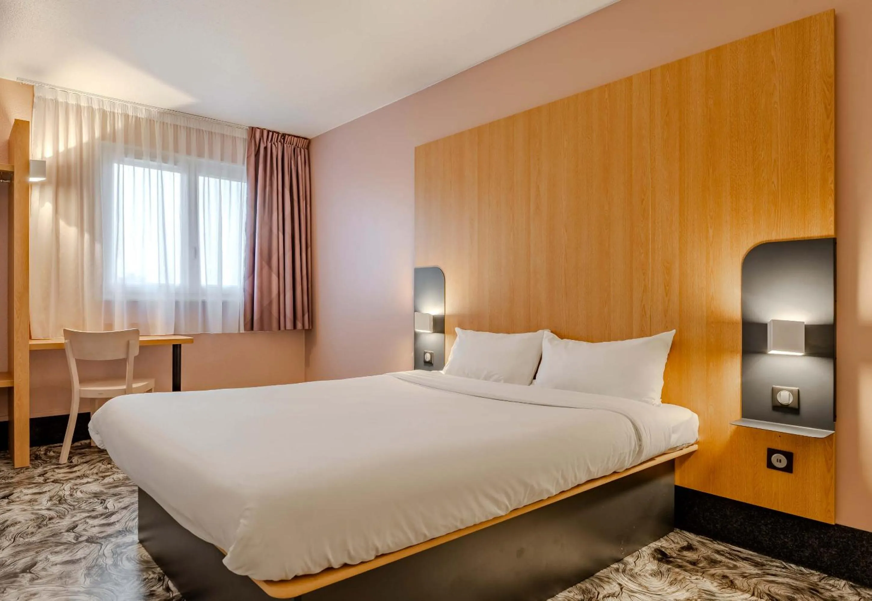 Bed in B&B HOTEL Maubeuge-Louvroil