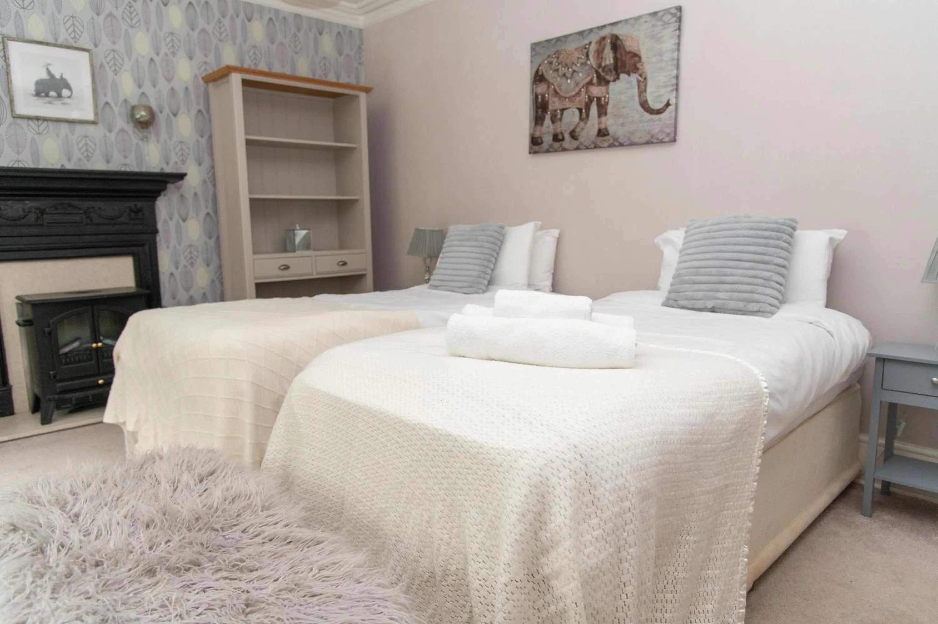 Bedroom, Bed in The Cherry Tree Guest House