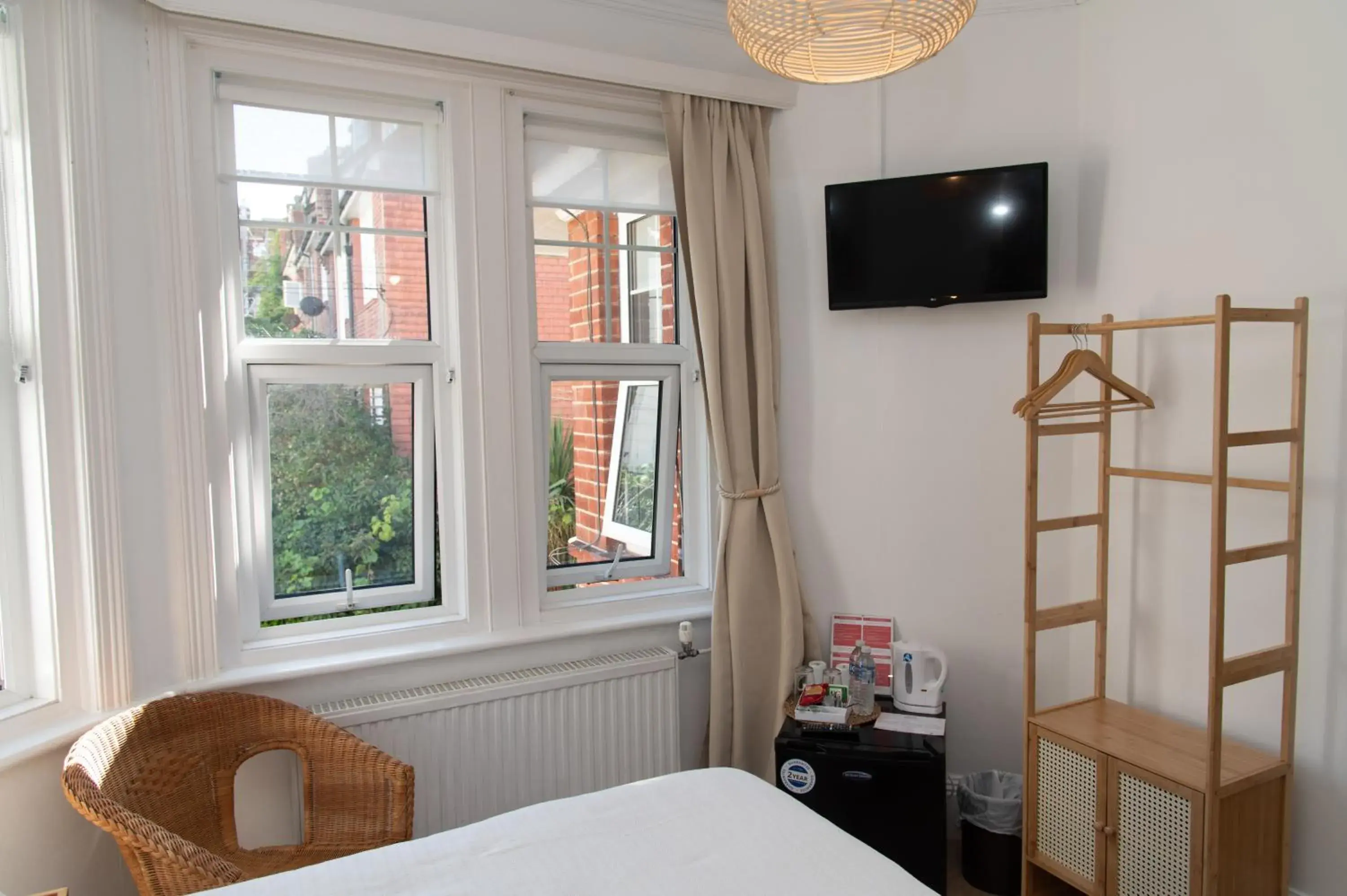 Comfort Twin Room in The Cherry Tree Guest House Comfort Twin Room in The Cherry Tree Guest House