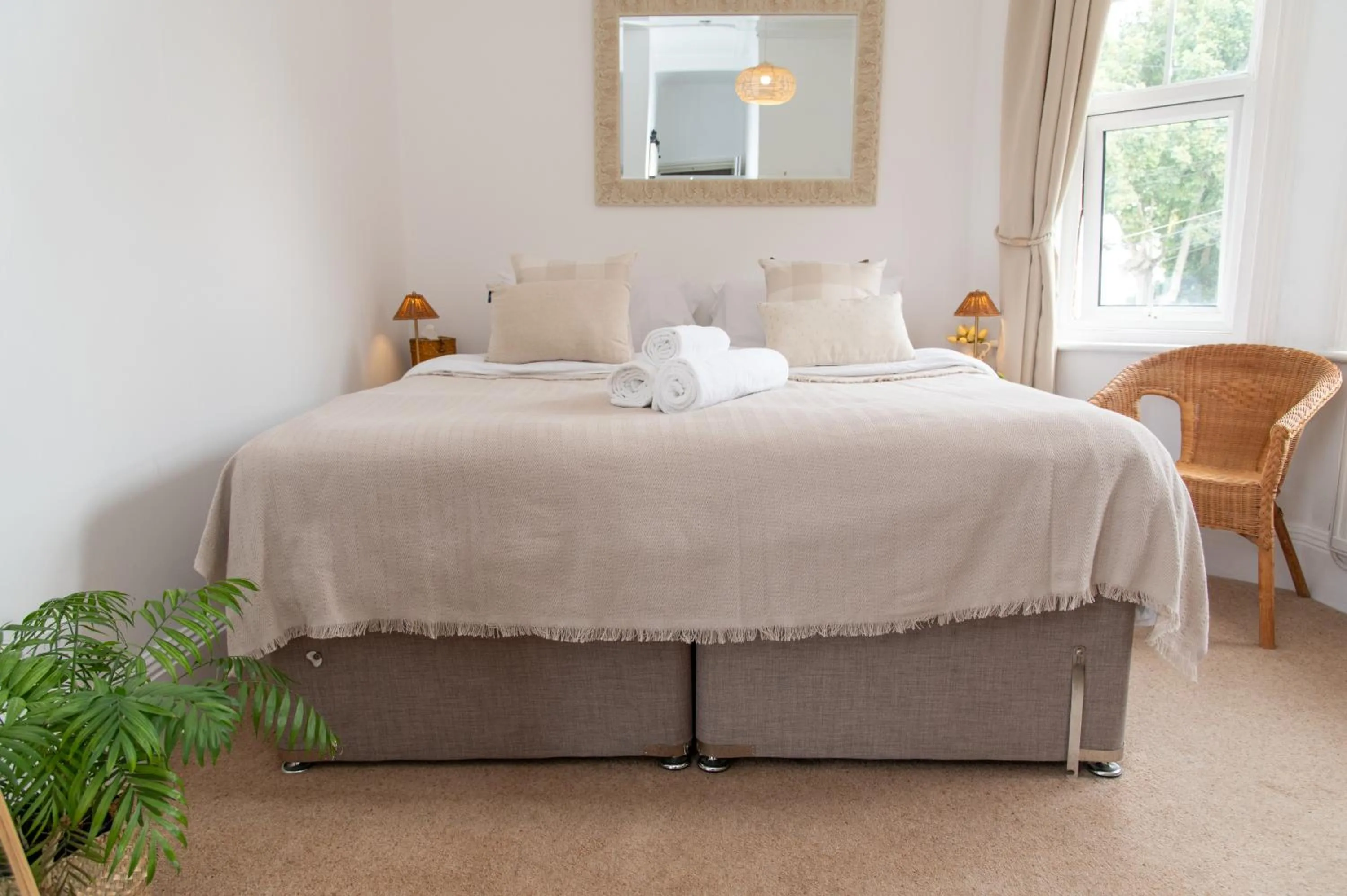 Bedroom, Bed in The Cherry Tree Guest House
