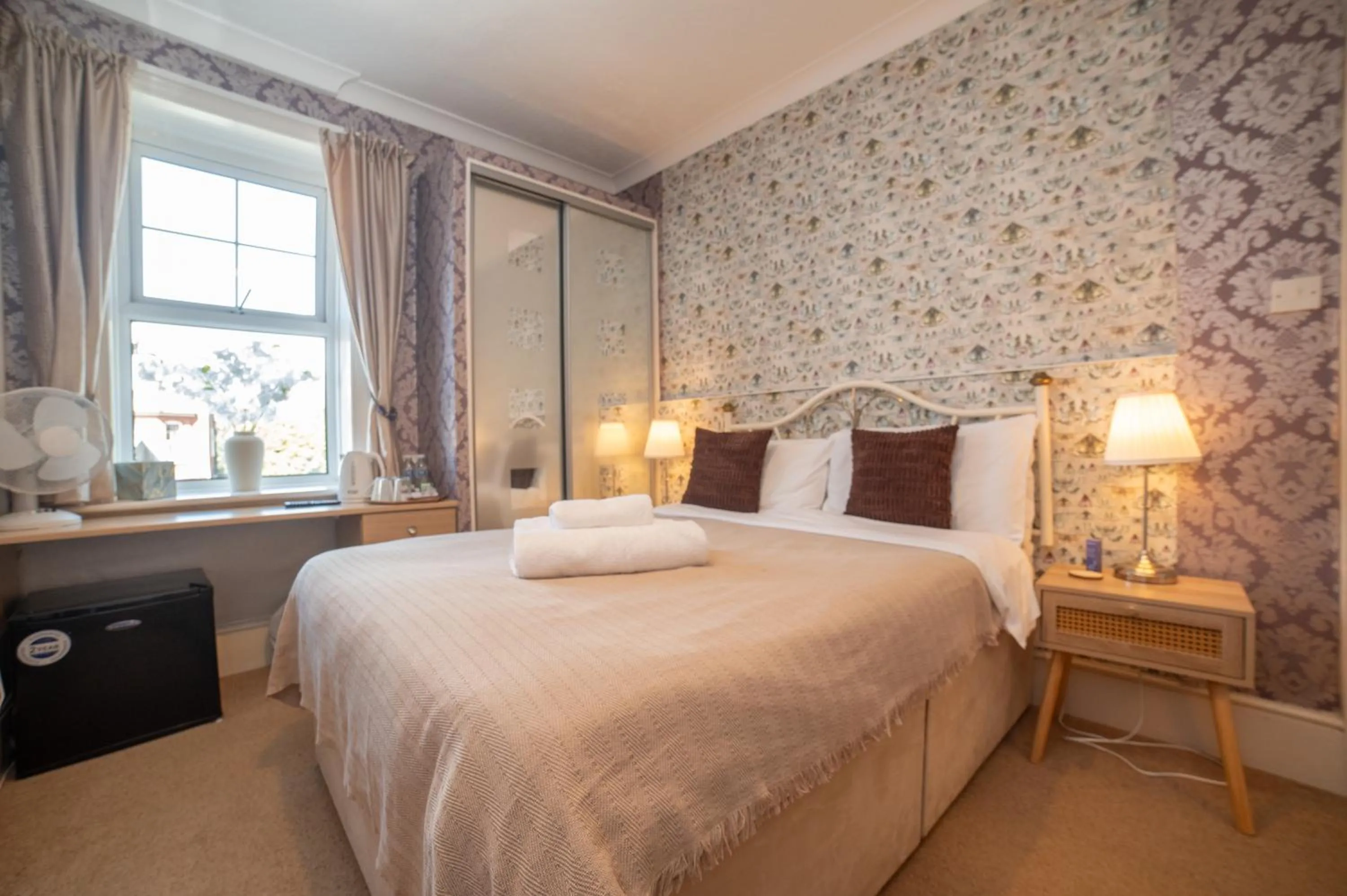 Bedroom, Bed in The Cherry Tree Guest House