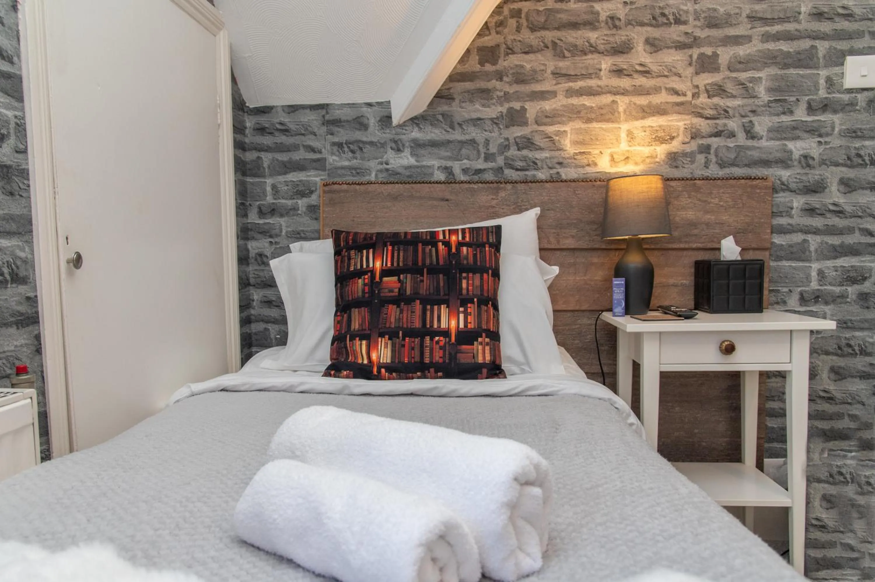 Bedroom, Bed in The Cherry Tree Guest House