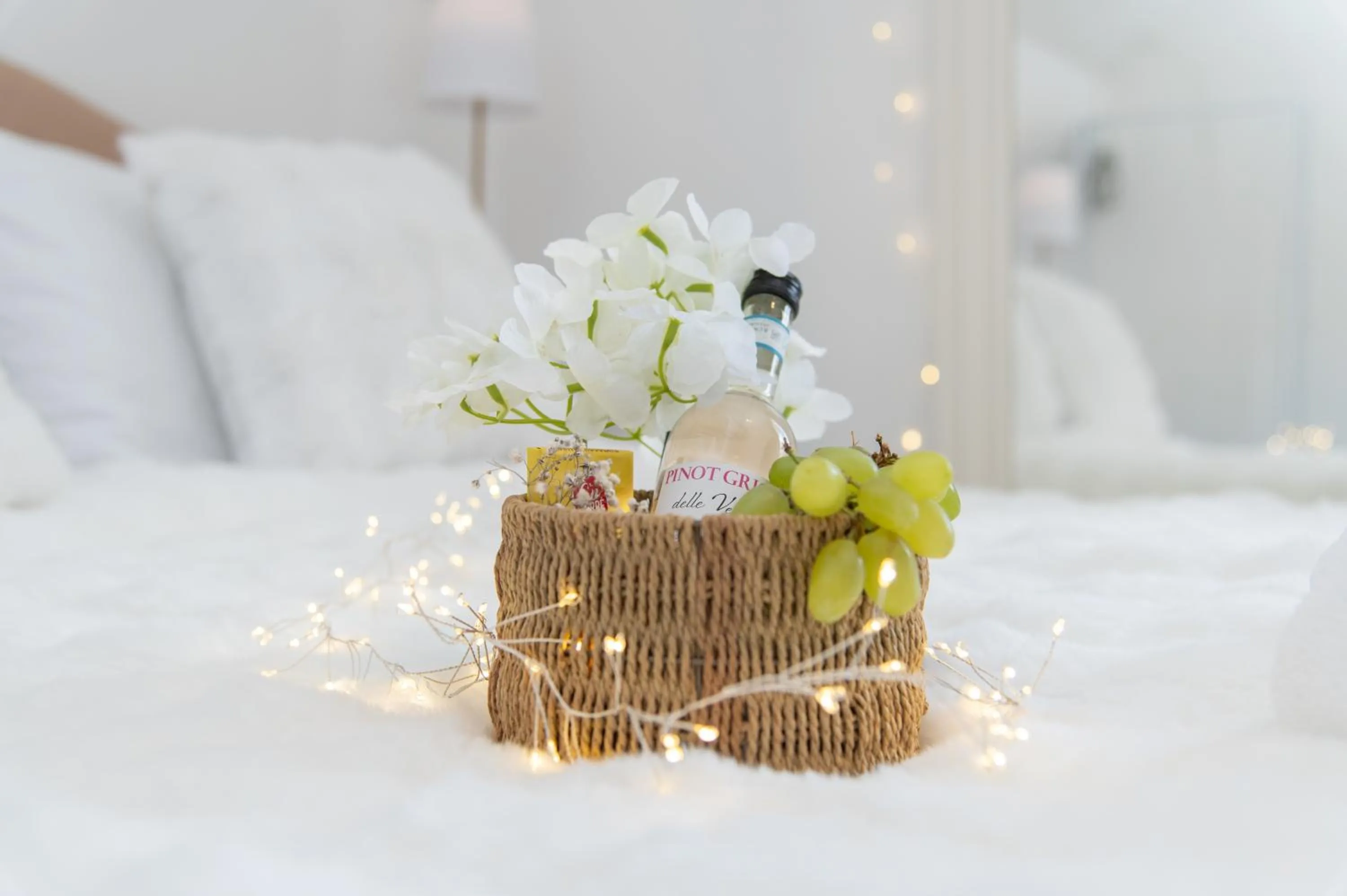 Food and drinks, Bed in The Cherry Tree Guest House