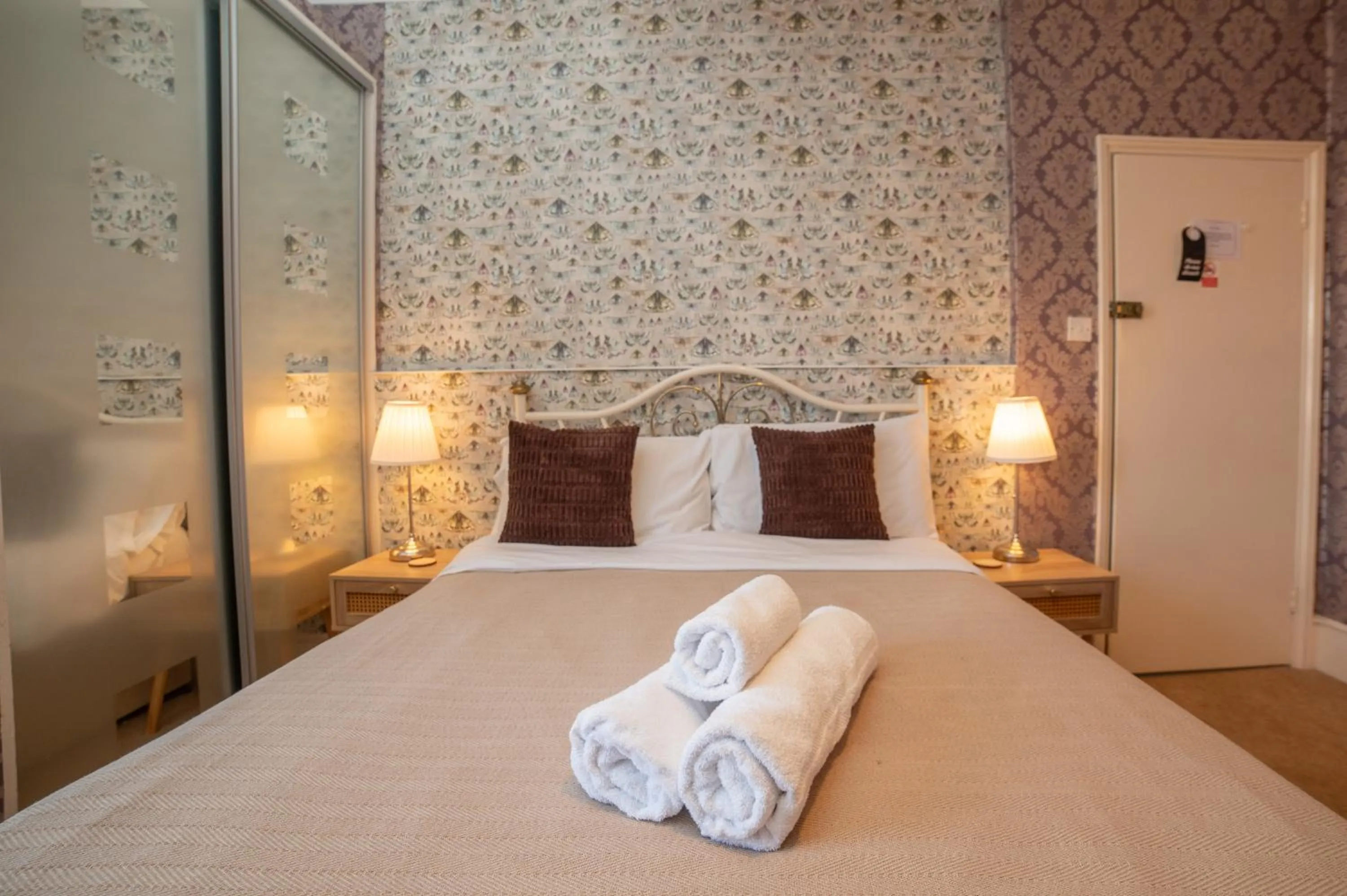 Bedroom, Bed in The Cherry Tree Guest House