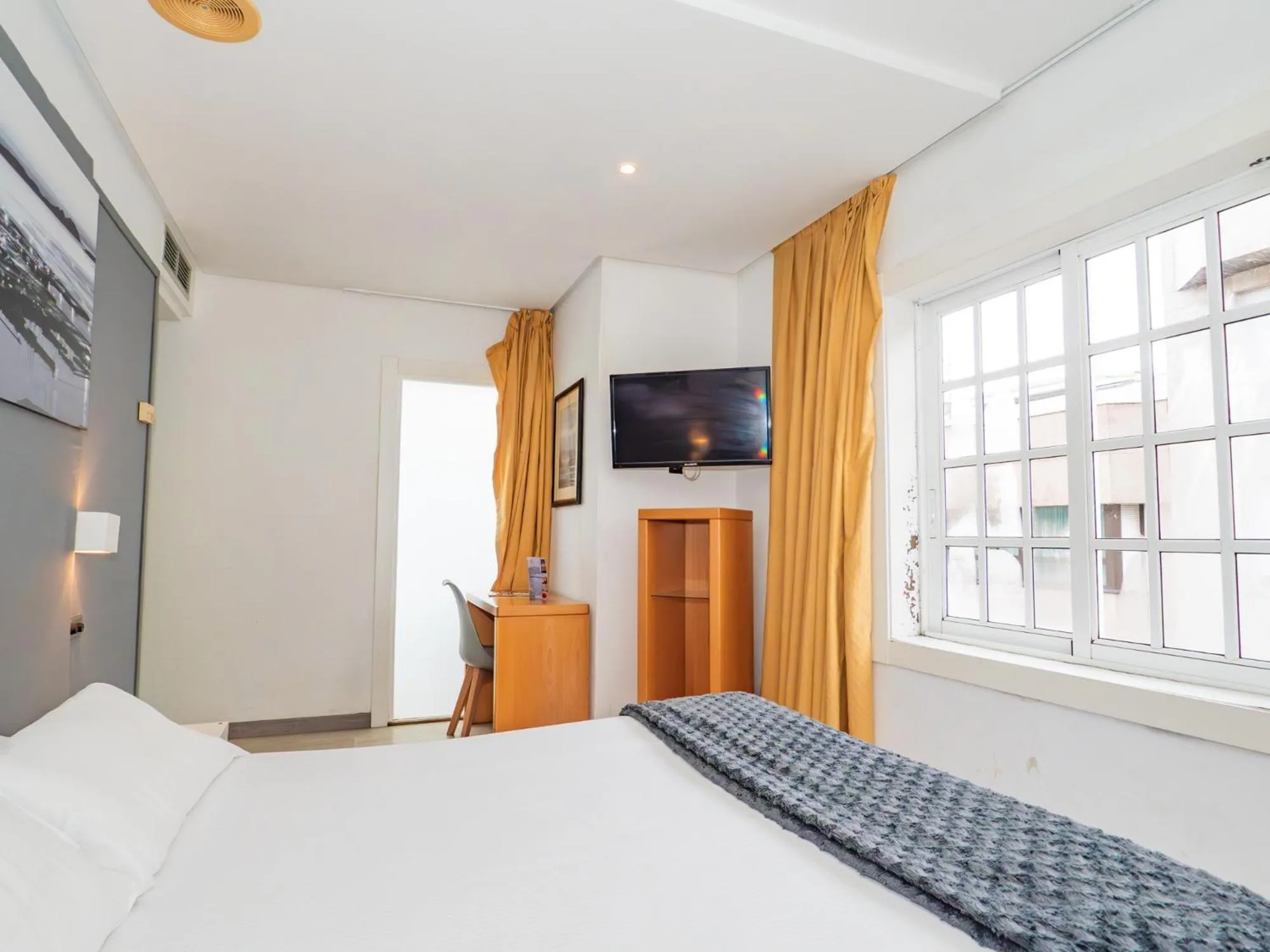 Bed in Hotel del Mar Vigo