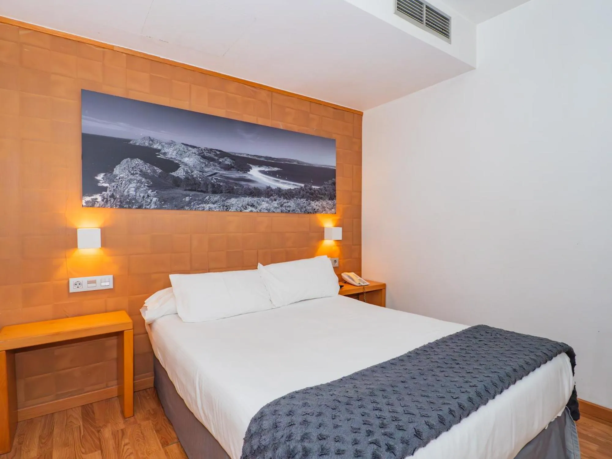 Bed in Hotel del Mar Vigo