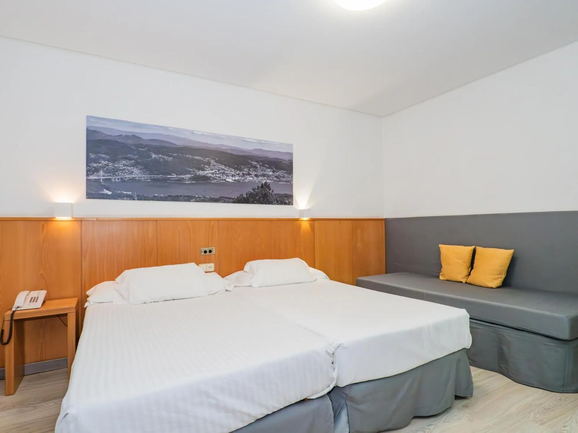 Bed in Hotel del Mar Vigo