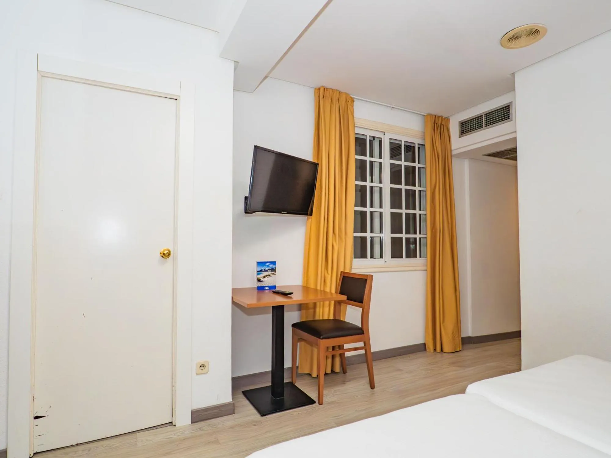 Bed in Hotel del Mar Vigo