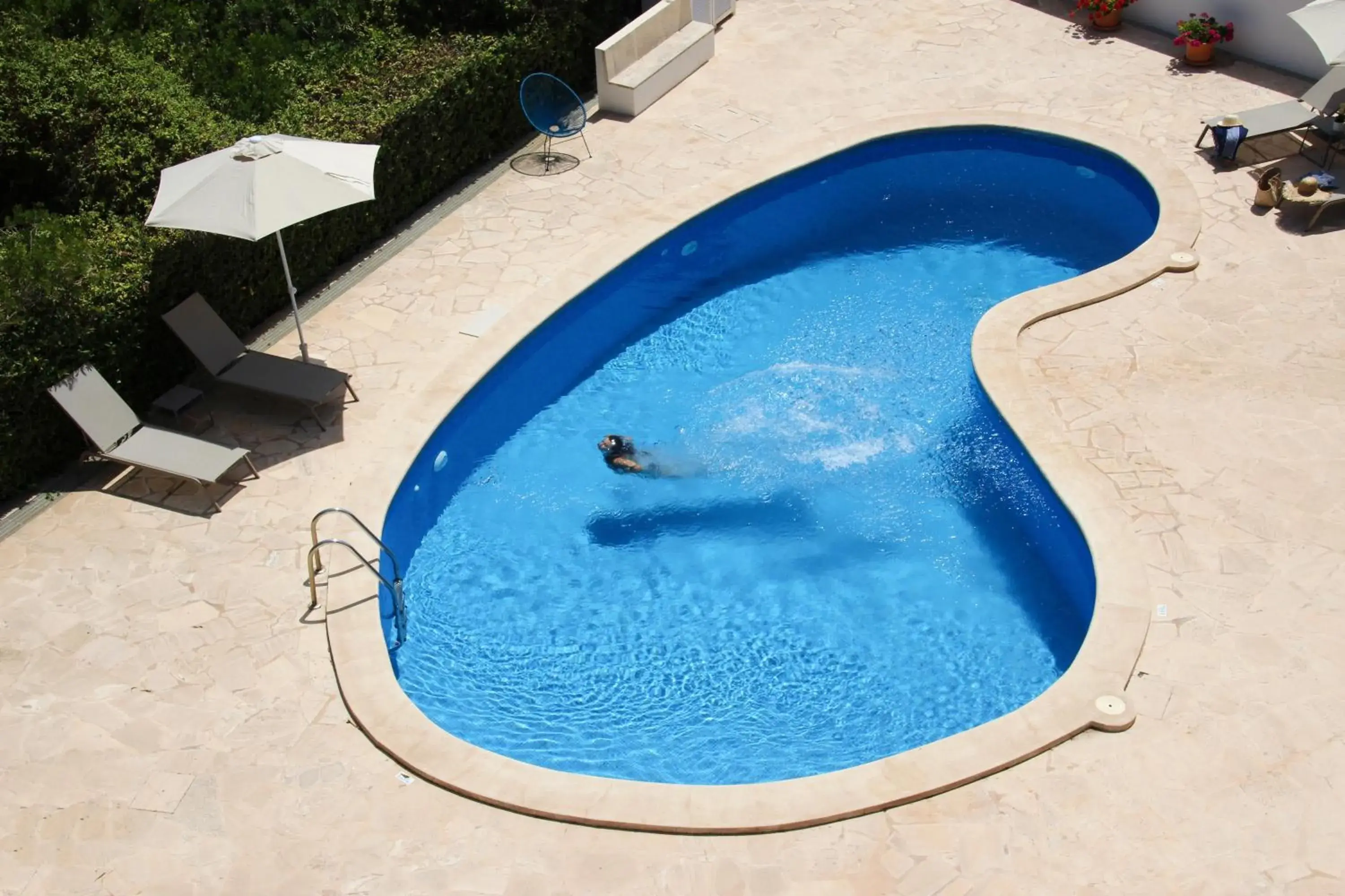 Swimming pool in Aparthotel Niu d´Aus Swimming pool in Aparthotel Niu d´Aus