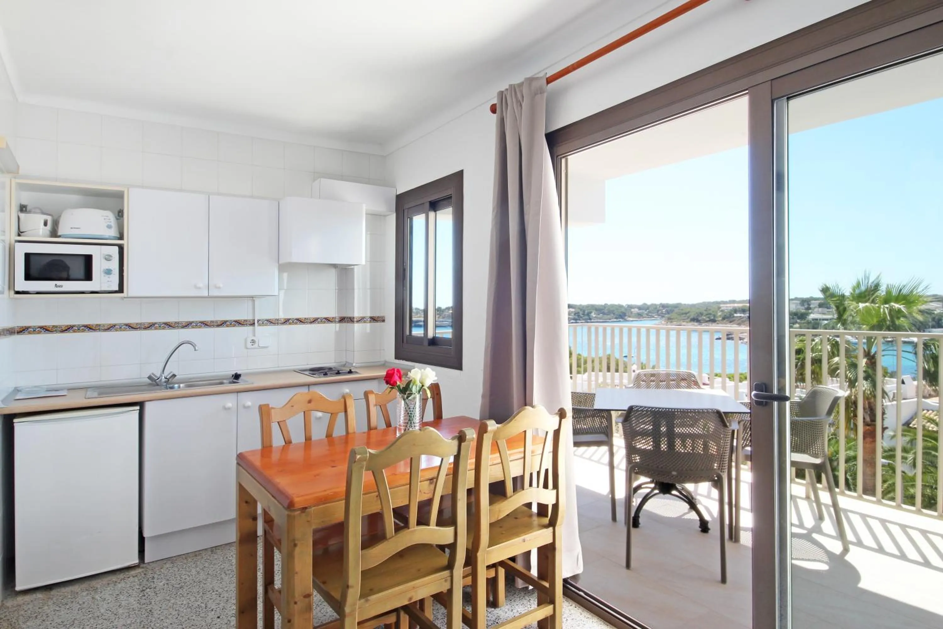 Dining area in Aparthotel Niu d´Aus