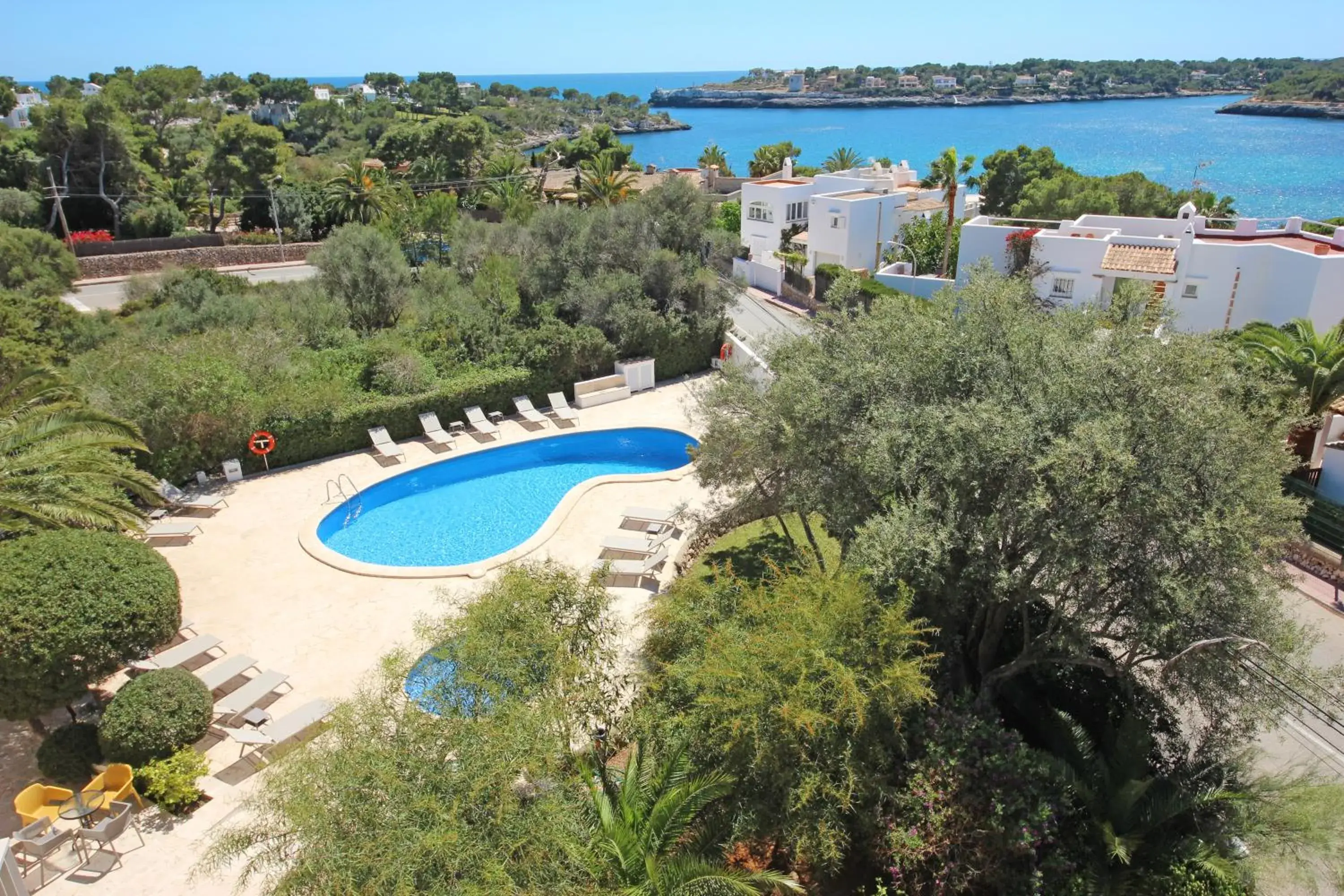 Pool view in Aparthotel Niu d´Aus Pool view in Aparthotel Niu d´Aus