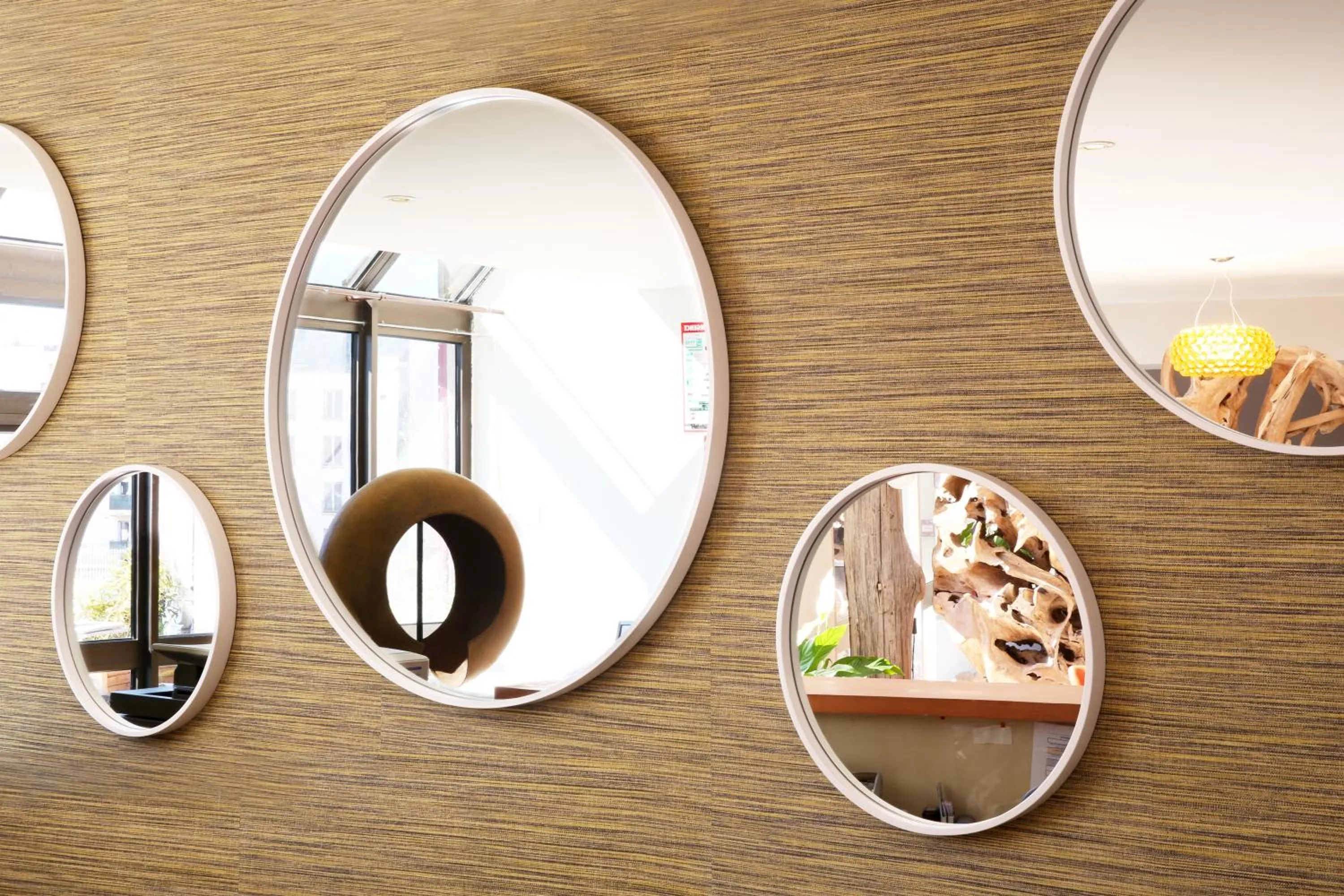 Decorative detail in Logis Havvah Hôtel Gap