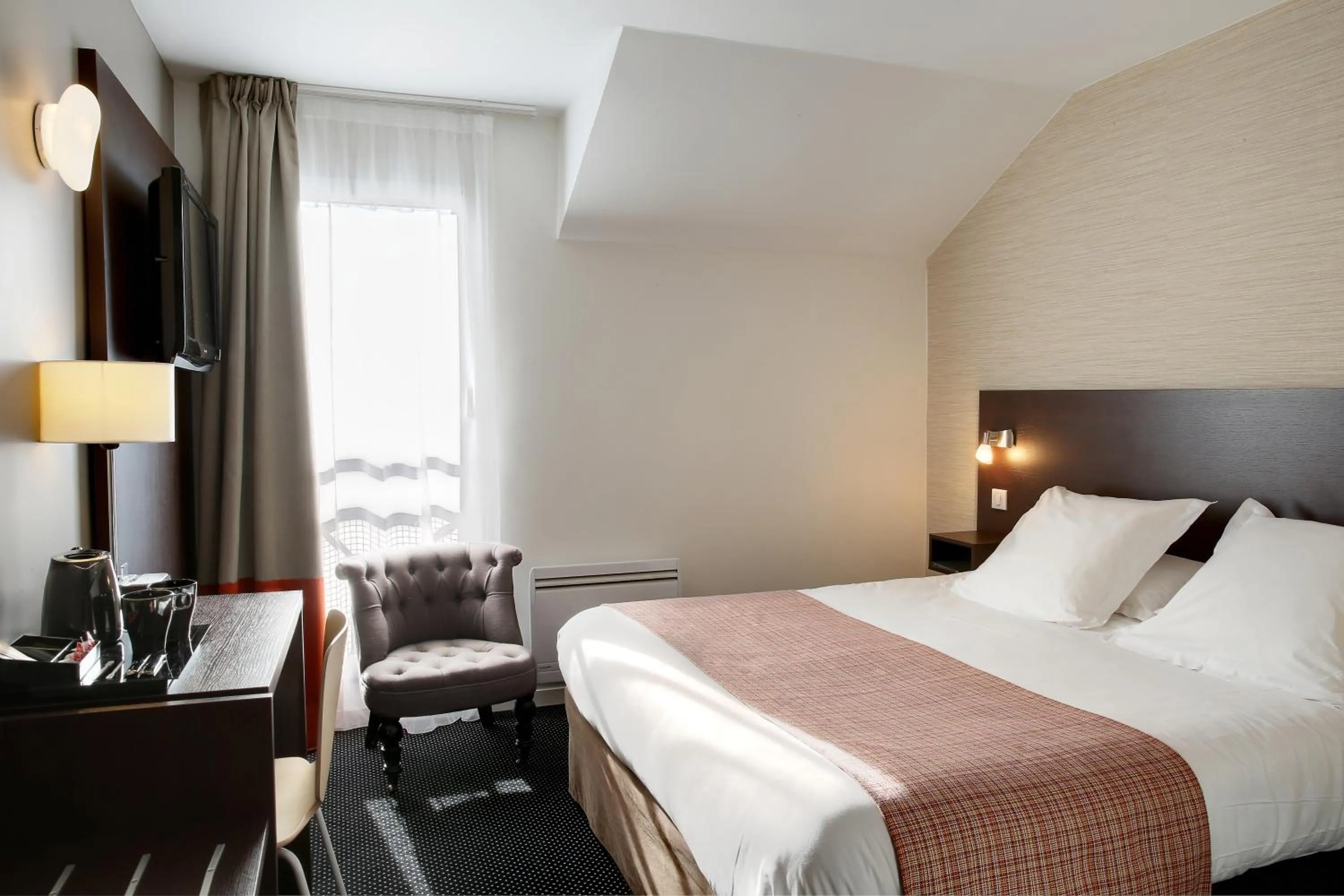 Photo of the whole room, Bed in Logis Havvah Hôtel Gap