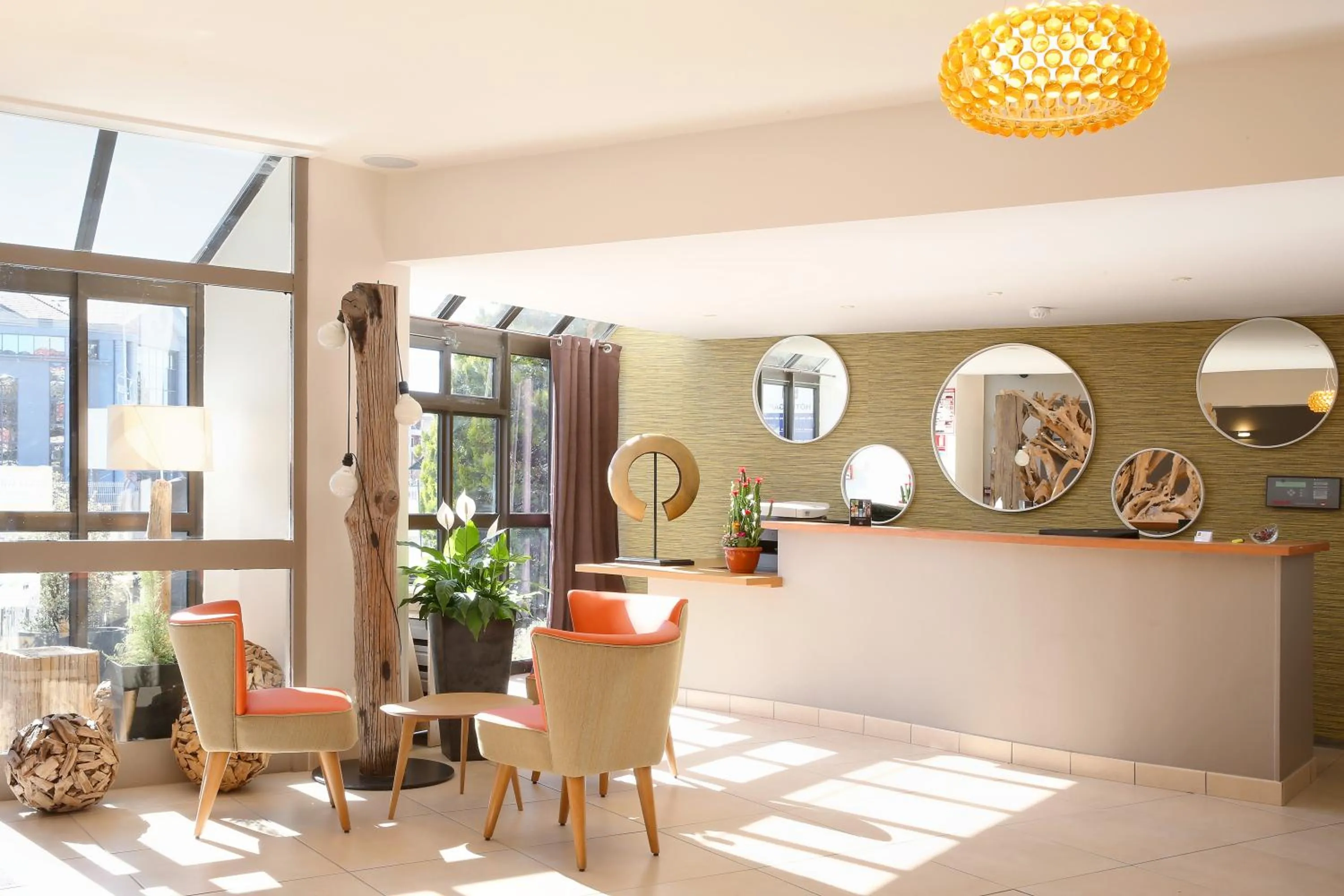 Lobby or reception in Logis Havvah Hôtel Gap