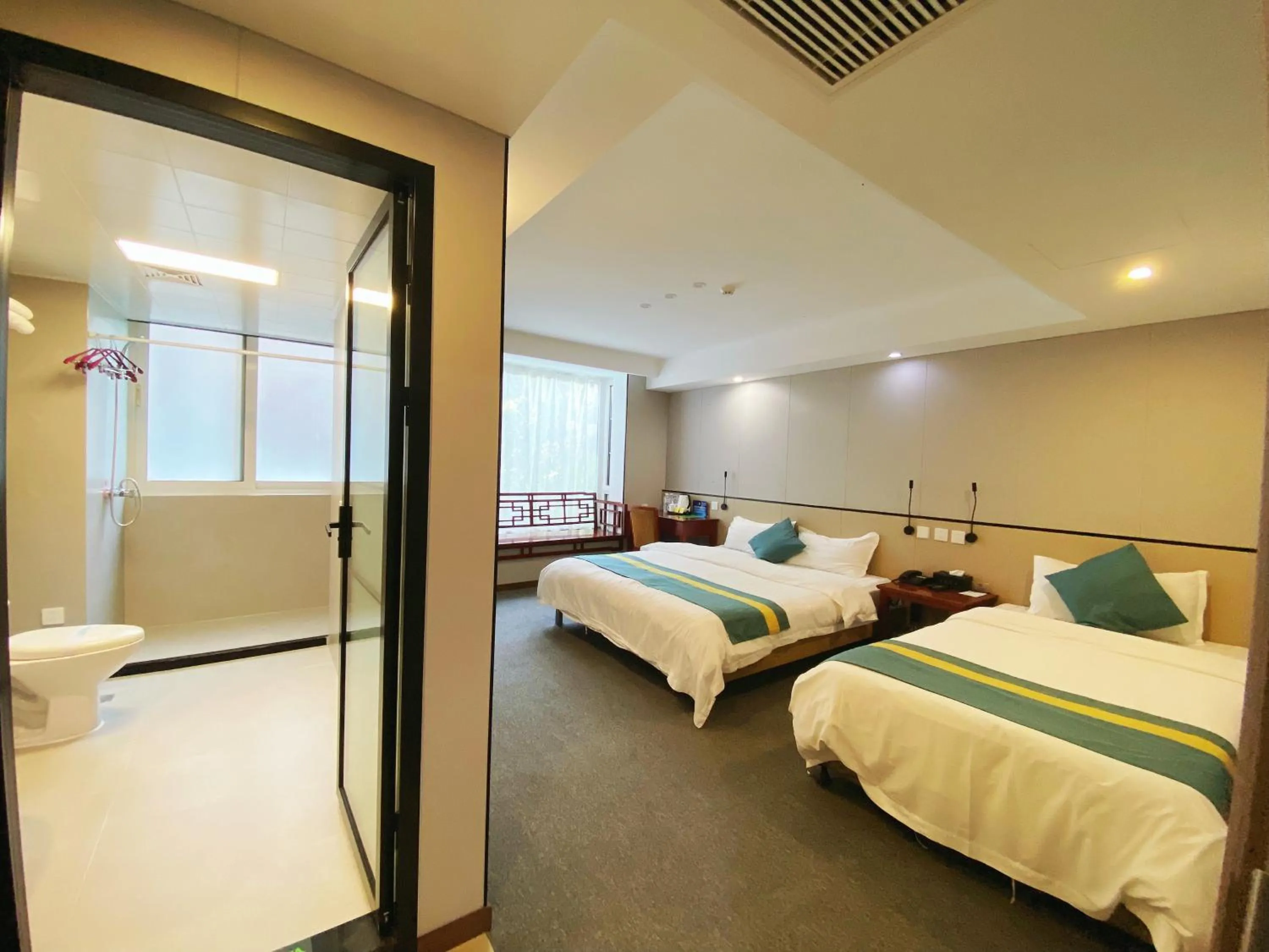 Bed in Beijing RJ Brown city center hotel Forbidden City &Tian'anmen Square ,Near Subway line 8, 3min walk to Temple of Heaven, English Speaking reception , Laundry service ,Free wifi ,Oneday tour to Greatwall