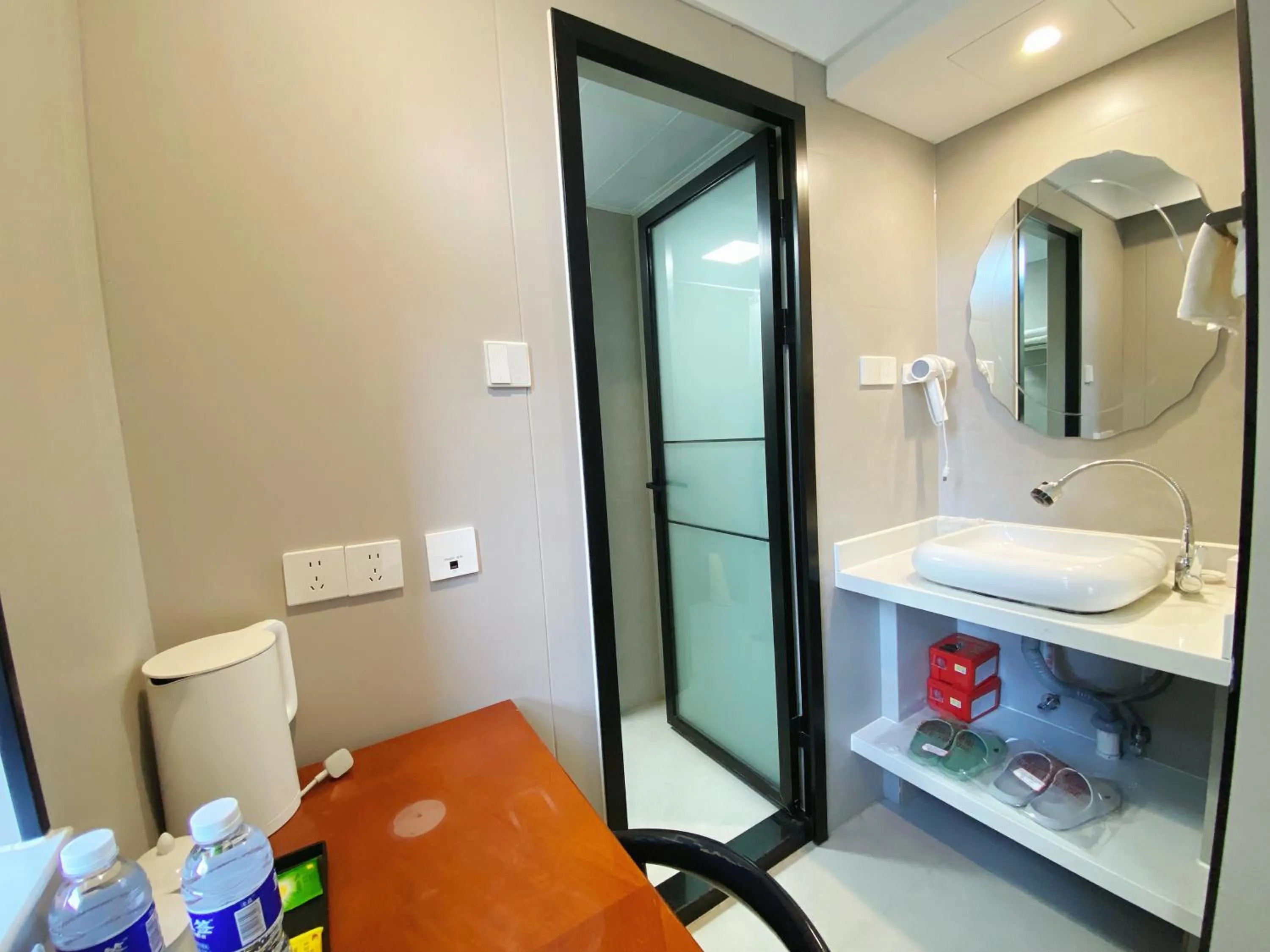 Beijing RJ Brown city center hotel Forbidden City &Tian'anmen Square ,Near Subway line 8, 3min walk to Temple of Heaven, English Speaking reception , Laundry service ,Free wifi ,Oneday tour to Greatwall