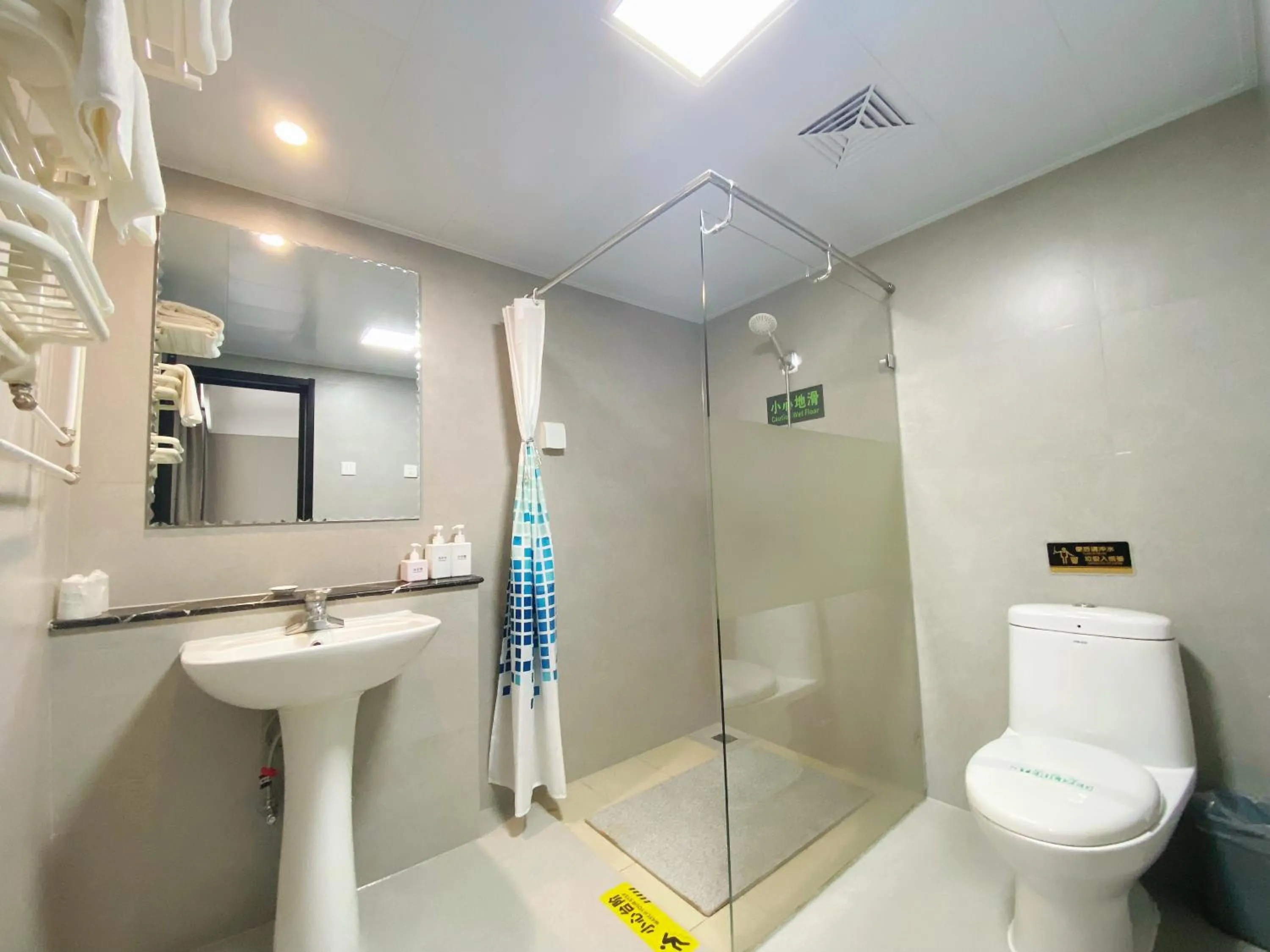 Beijing RJ Brown city center hotel Forbidden City &Tian'anmen Square ,Near Subway line 8, 3min walk to Temple of Heaven, English Speaking reception , Laundry service ,Free wifi ,Oneday tour to Greatwall