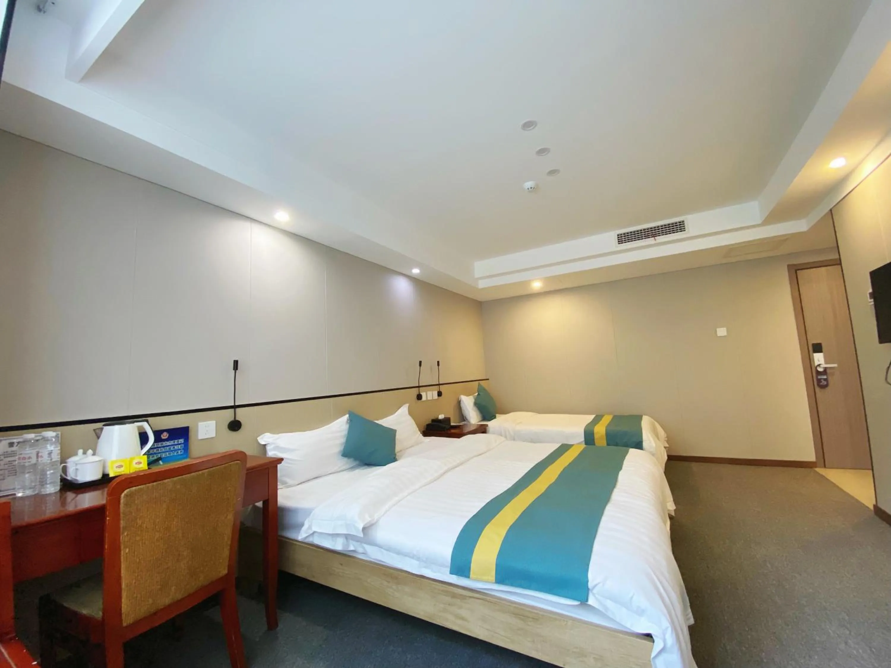 Bed in Beijing RJ Brown city center hotel Forbidden City &Tian'anmen Square ,Near Subway line 8, 3min walk to Temple of Heaven, English Speaking reception , Laundry service ,Free wifi ,Oneday tour to Greatwall