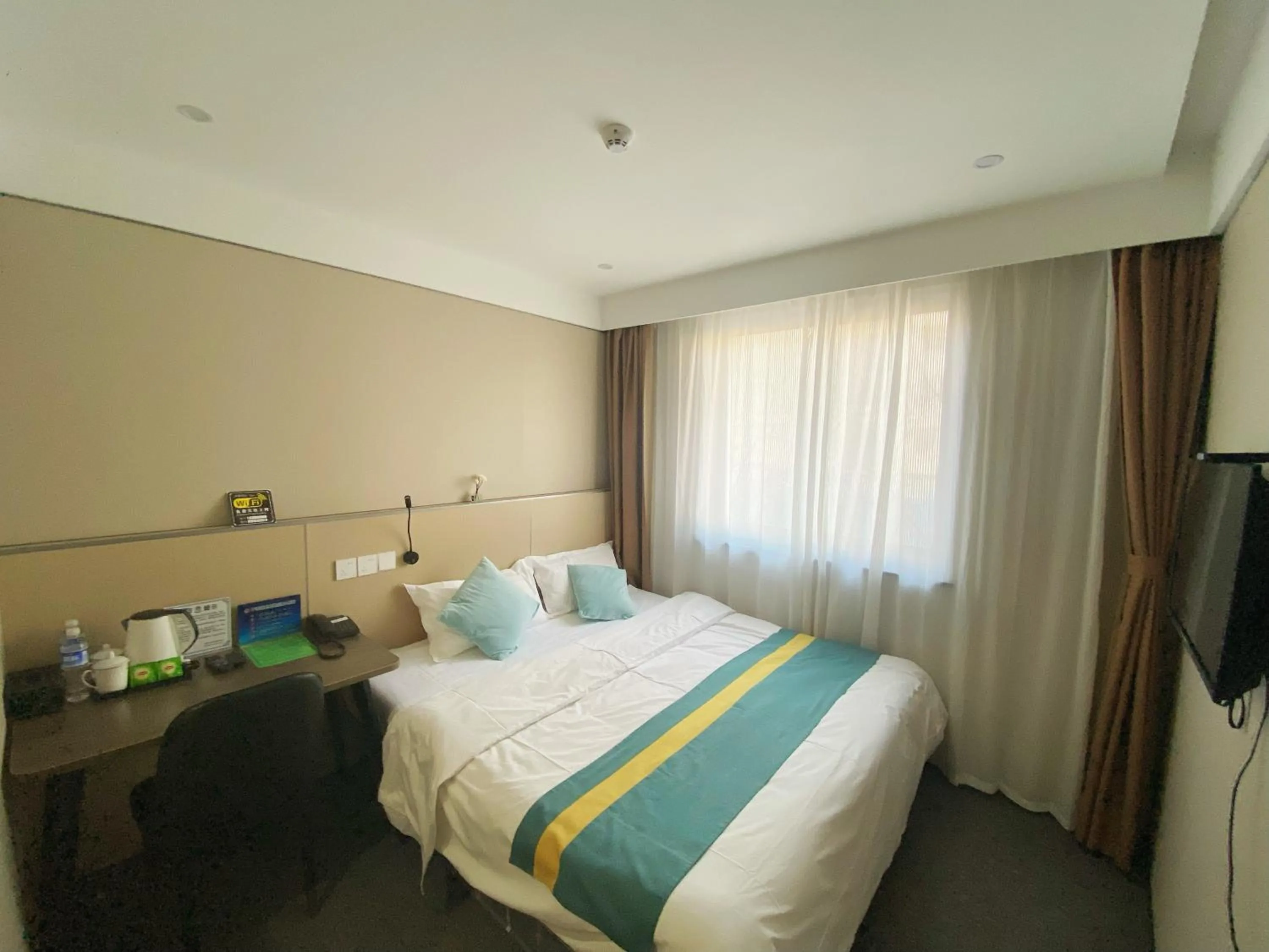 Bed in Beijing RJ Brown city center hotel Forbidden City &Tian'anmen Square ,Near Subway line 8, 3min walk to Temple of Heaven, English Speaking reception , Laundry service ,Free wifi ,Oneday tour to Greatwall