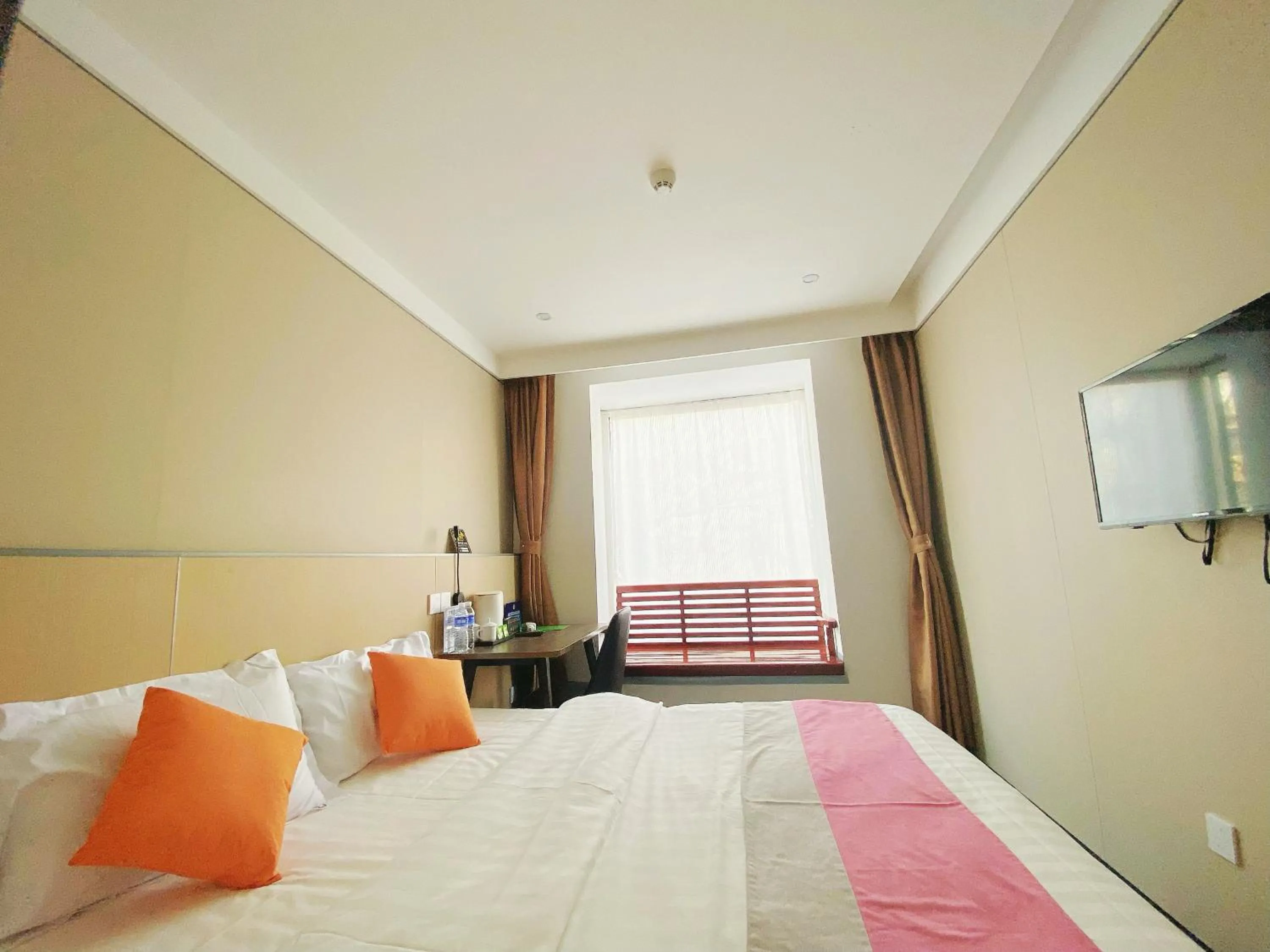 Bed in Beijing RJ Brown city center hotel Forbidden City &Tian'anmen Square ,Near Subway line 8, 3min walk to Temple of Heaven, English Speaking reception , Laundry service ,Free wifi ,Oneday tour to Greatwall