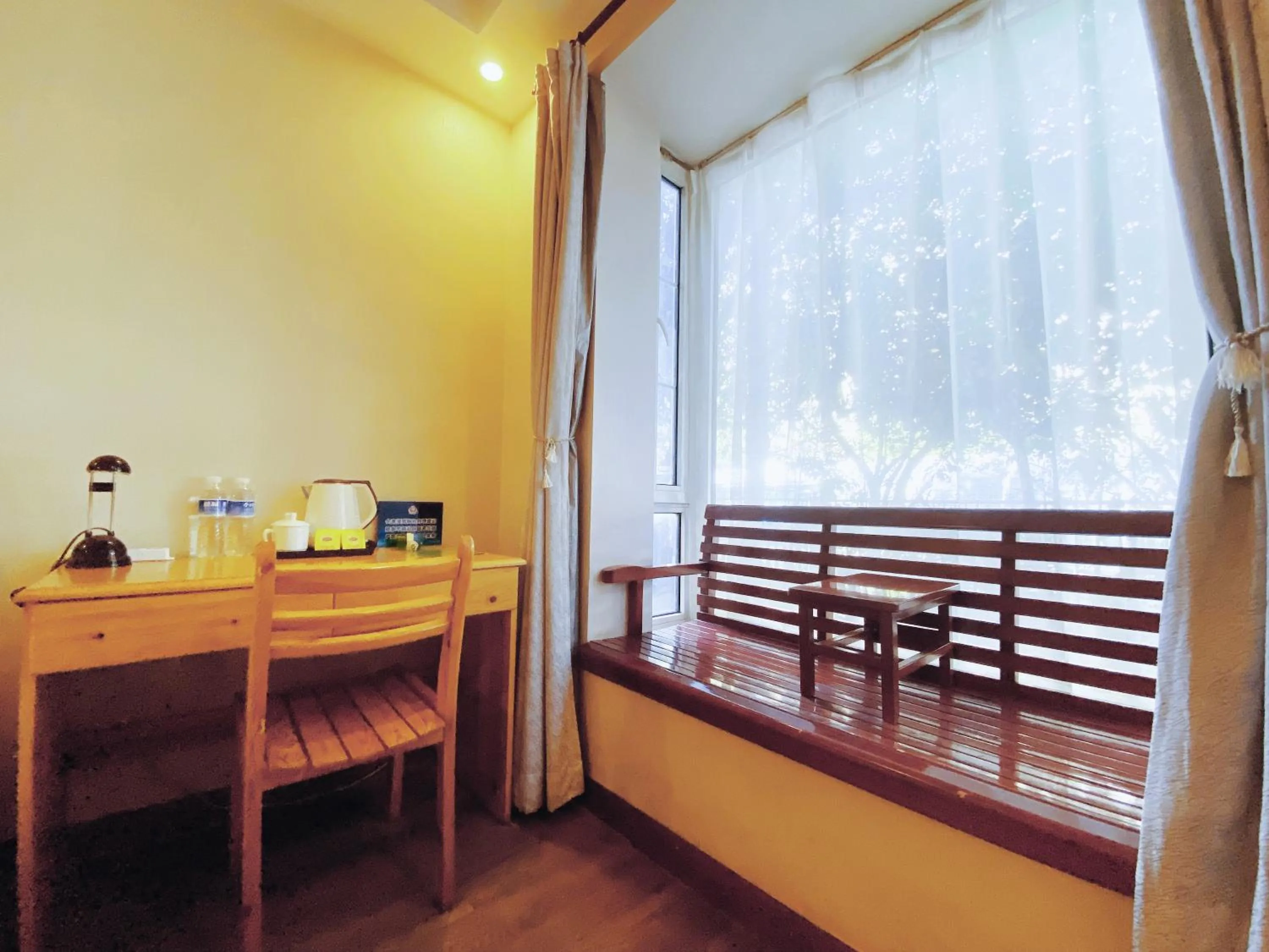 hair dresser in Beijing RJ Brown city center hotel Forbidden City &Tian'anmen Square ,Near Subway line 8, 3min walk to Temple of Heaven, English Speaking reception , Laundry service ,Free wifi ,Oneday tour to Greatwall