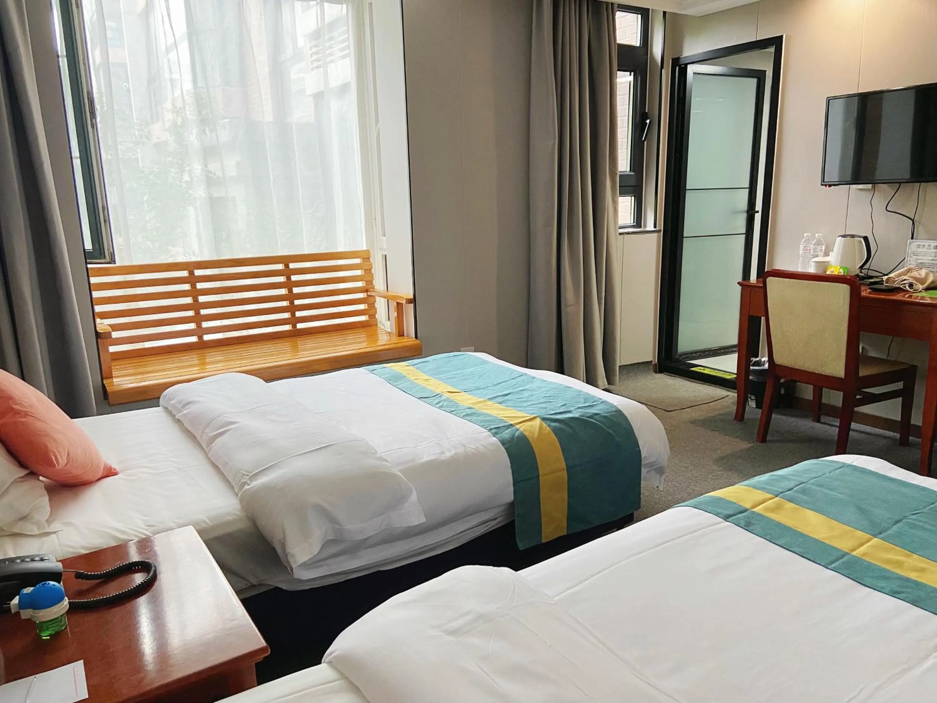 Bed in Beijing RJ Brown city center hotel Forbidden City &Tian'anmen Square ,Near Subway line 8, 3min walk to Temple of Heaven, English Speaking reception , Laundry service ,Free wifi ,Oneday tour to Greatwall