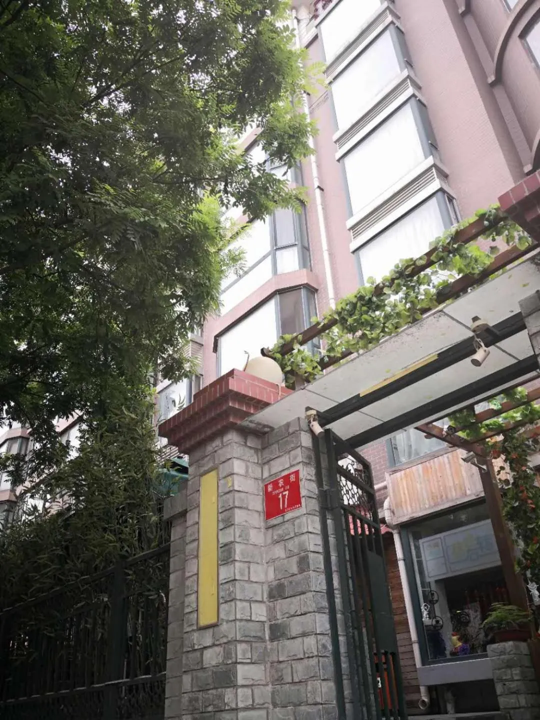Facade/entrance in Beijing RJ Brown city center hotel Forbidden City &Tian'anmen Square ,Near Subway line 8, 3min walk to Temple of Heaven, English Speaking reception , Laundry service ,Free wifi ,Oneday tour to Greatwall