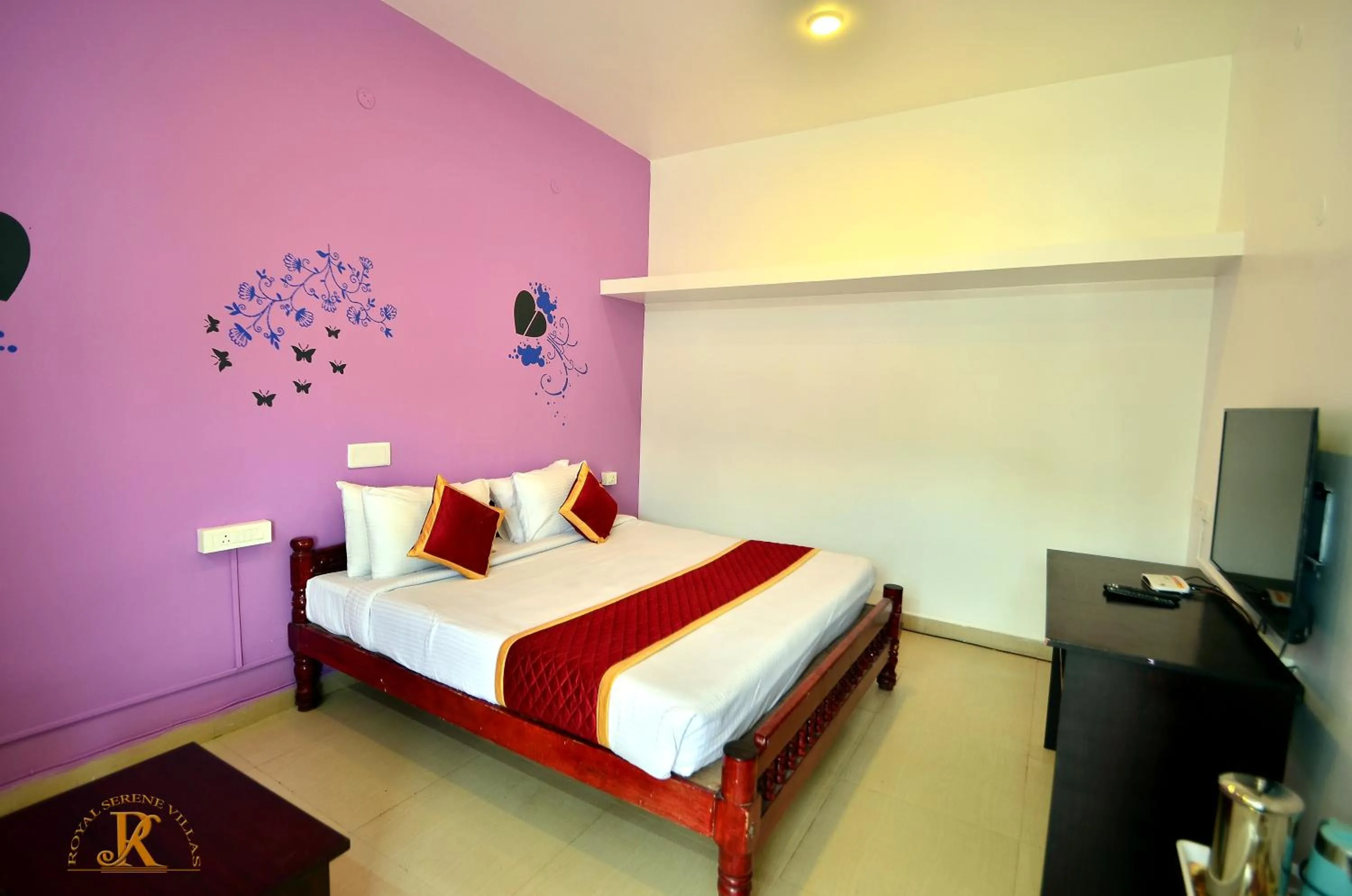 TV and multimedia, Bed in Royal Serene Villas
