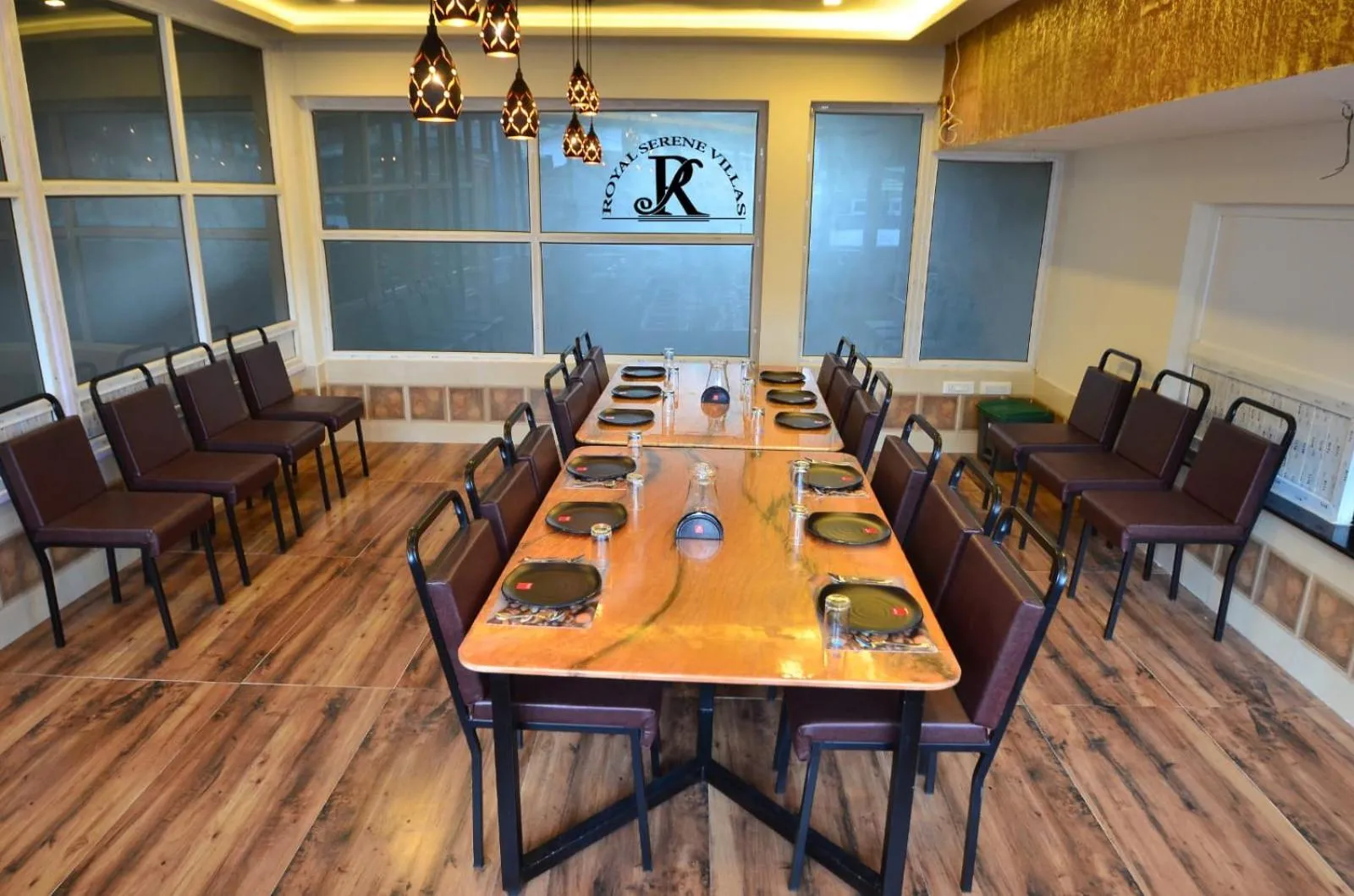 Restaurant/places to eat in Royal Serene Villas
