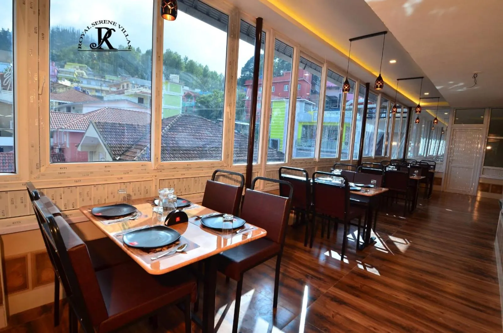Restaurant/places to eat in Royal Serene Villas