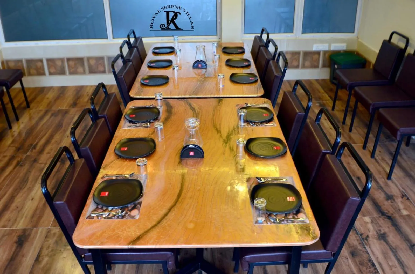 Restaurant/places to eat in Royal Serene Villas