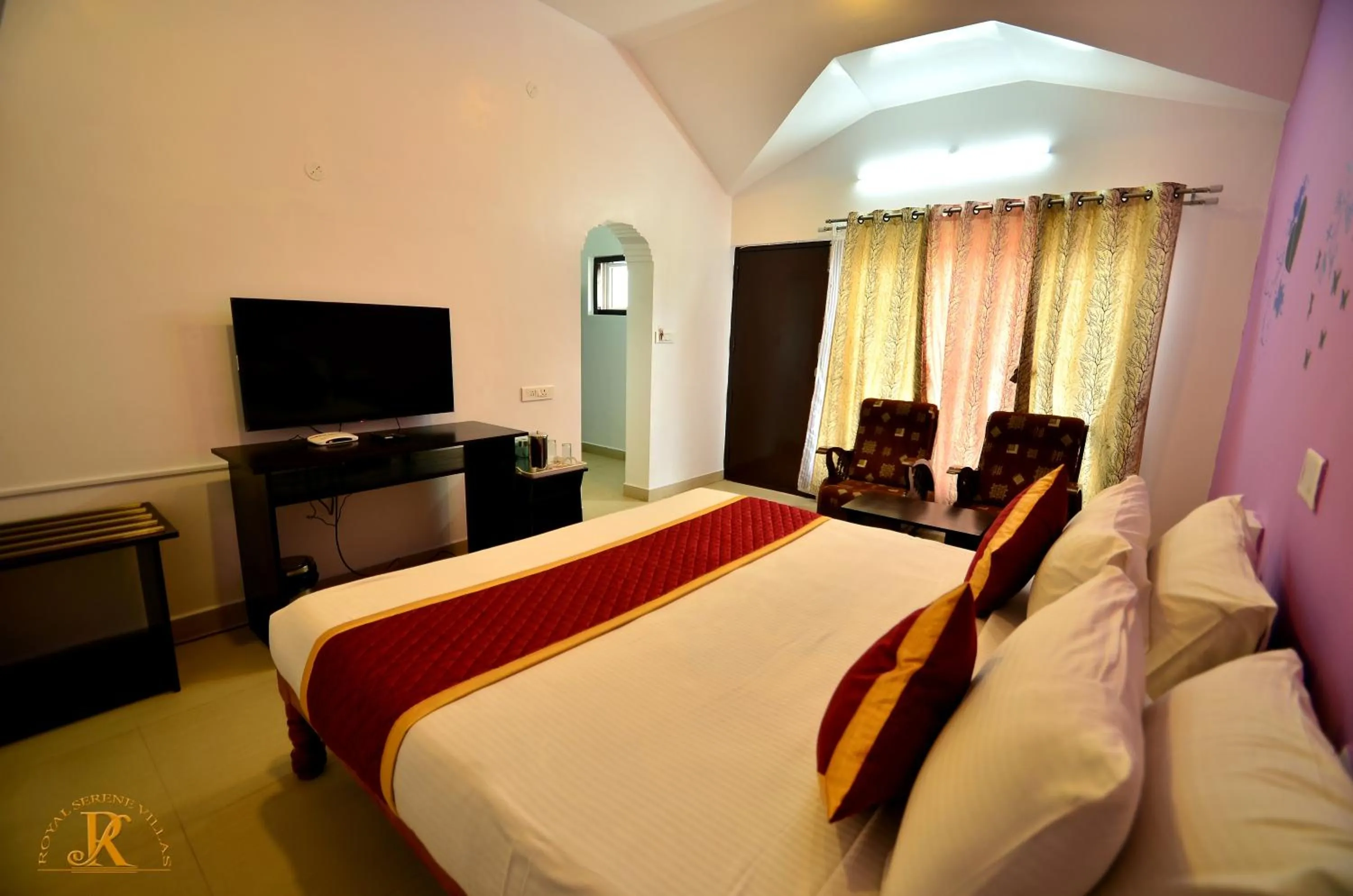 Photo of the whole room, Bed in Royal Serene Villas