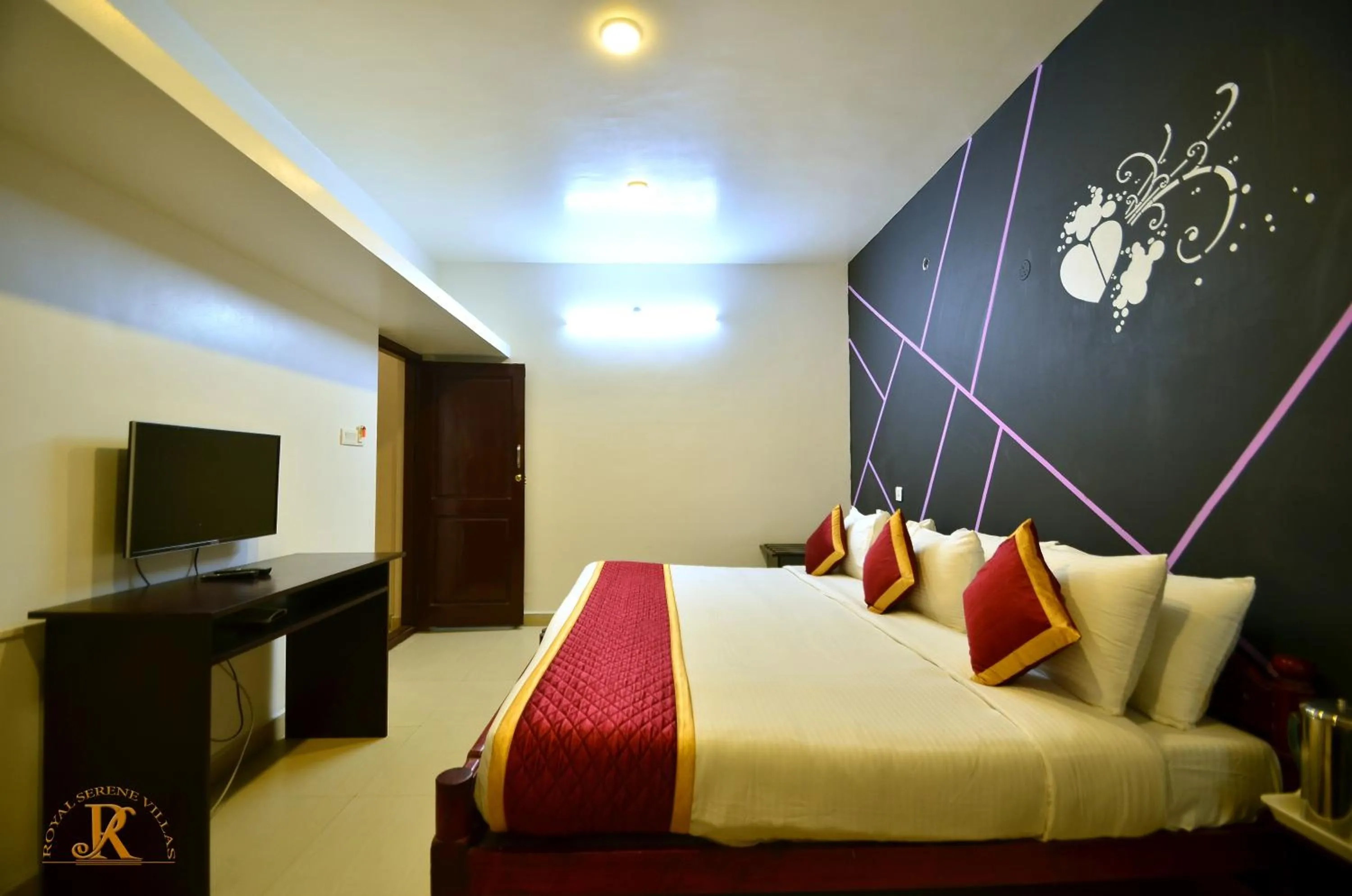 Bed in Royal Serene Villas