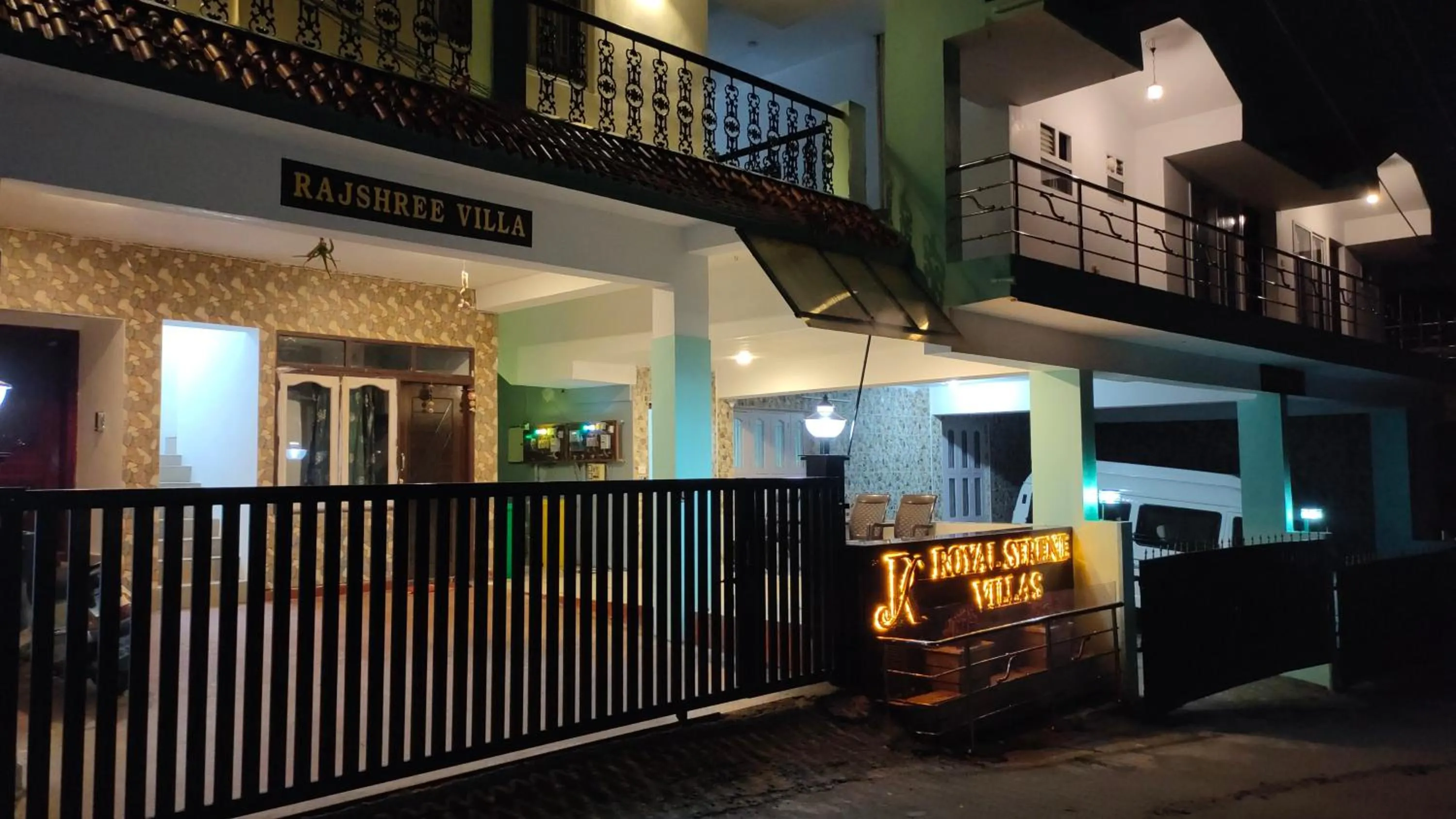 Facade/entrance in Royal Serene Villas