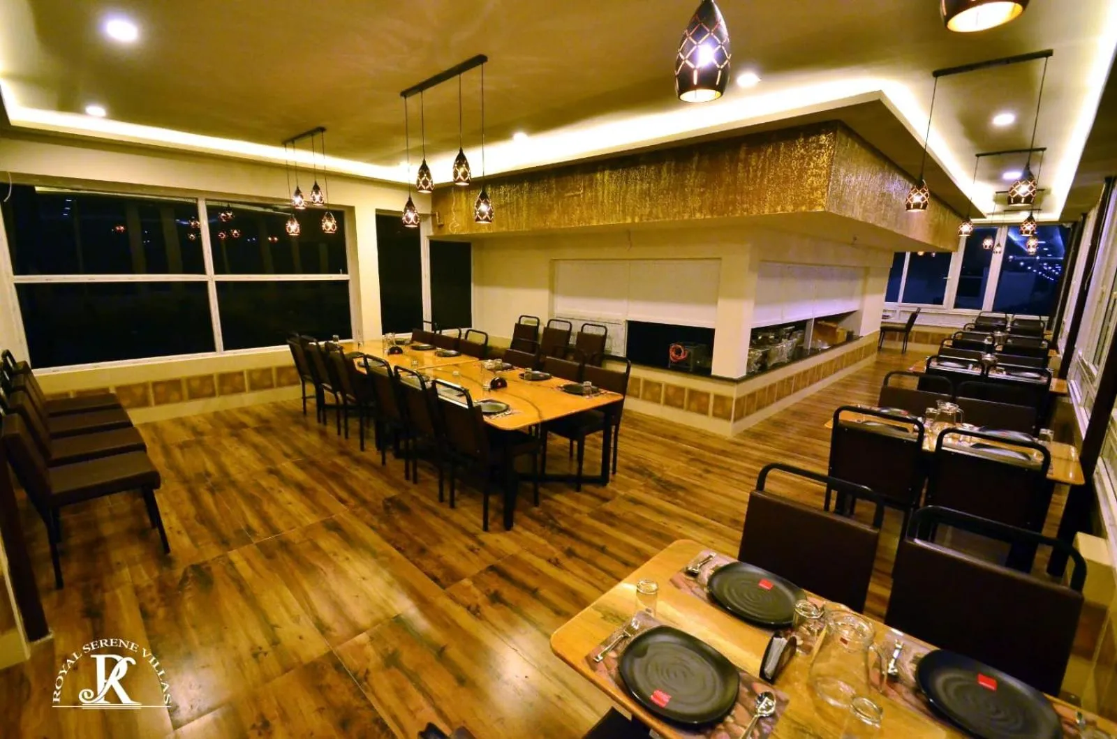 Restaurant/places to eat in Royal Serene Villas