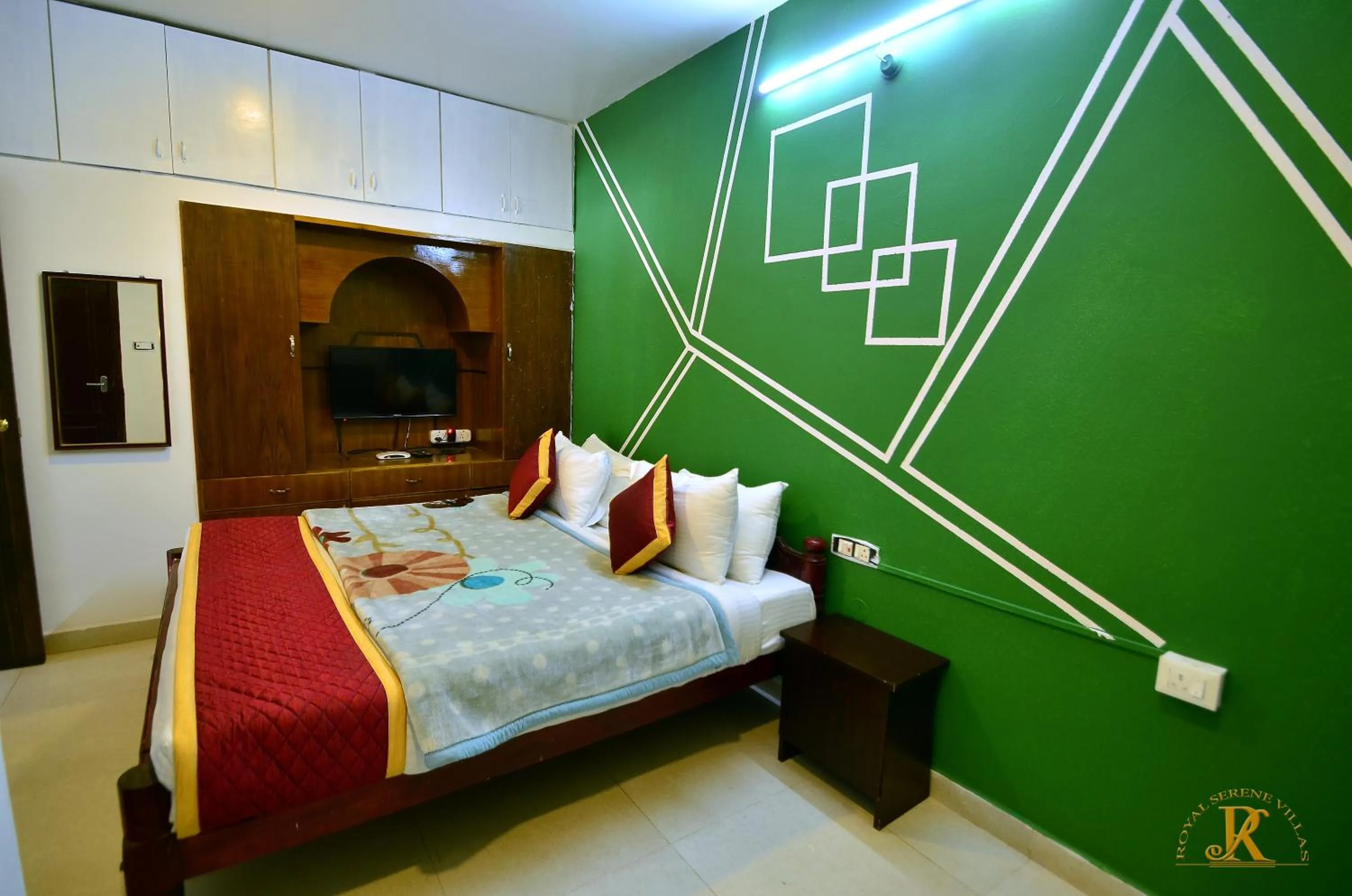 wardrobe, Bed in Royal Serene Villas