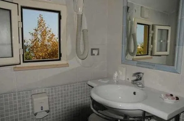 Bathroom in Hotel Corallo