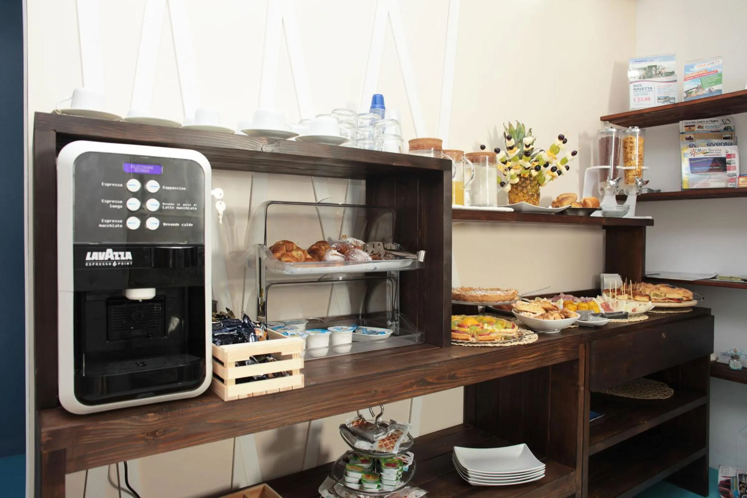 Restaurant/places to eat in Rivazzurra Design Rooms