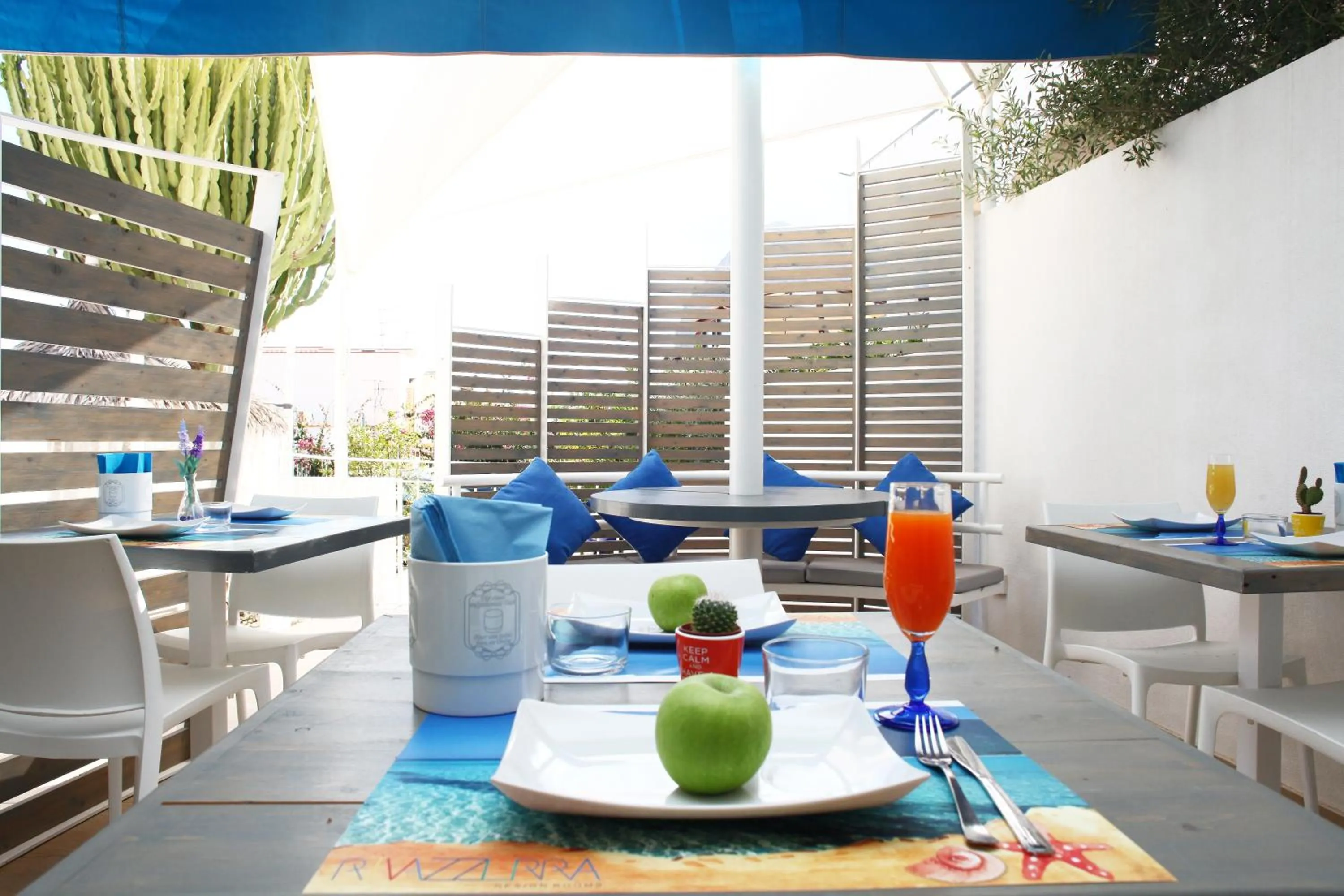 Restaurant/places to eat in Rivazzurra Design Rooms