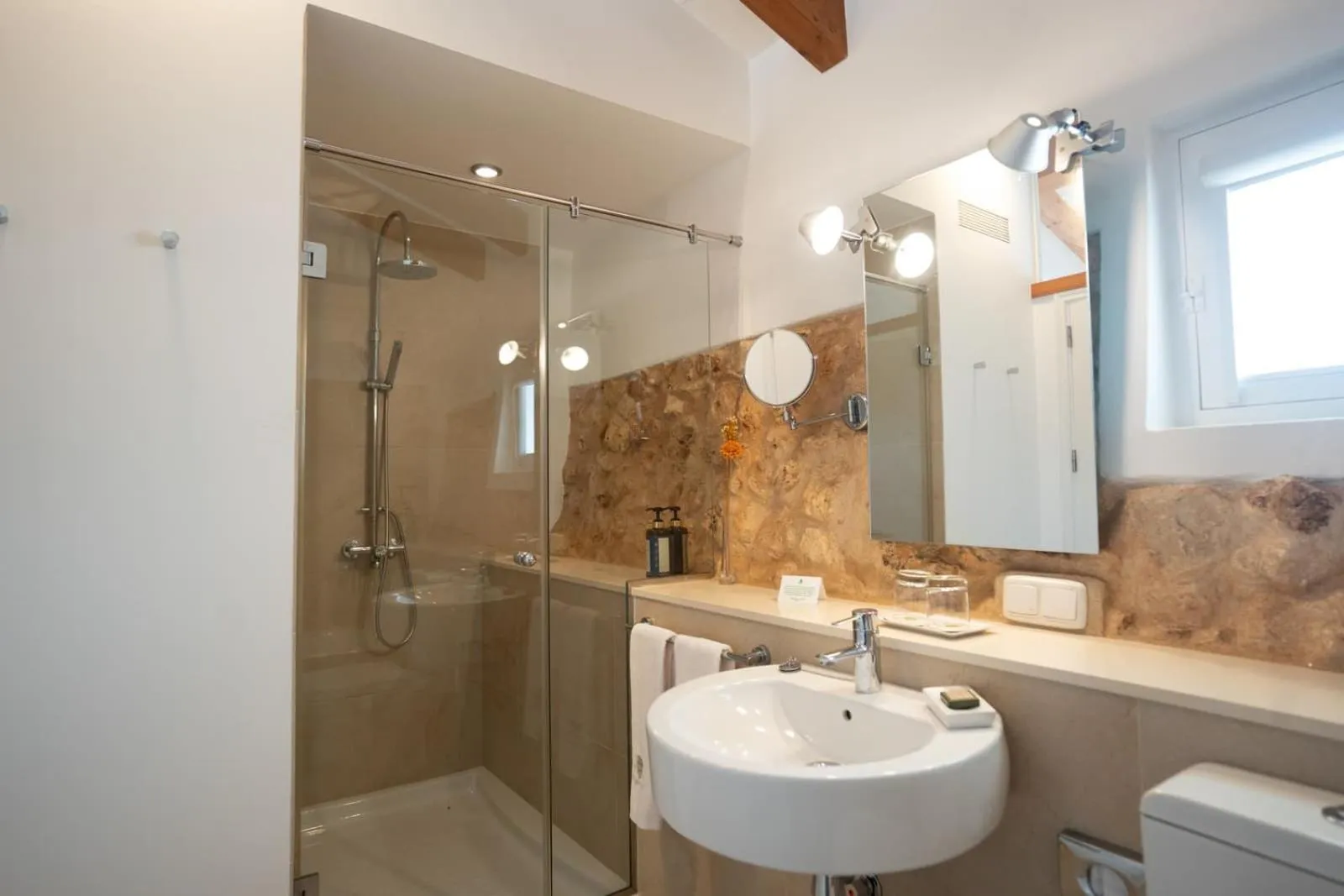 Bathroom in Hotel Rural Binigaus Vell