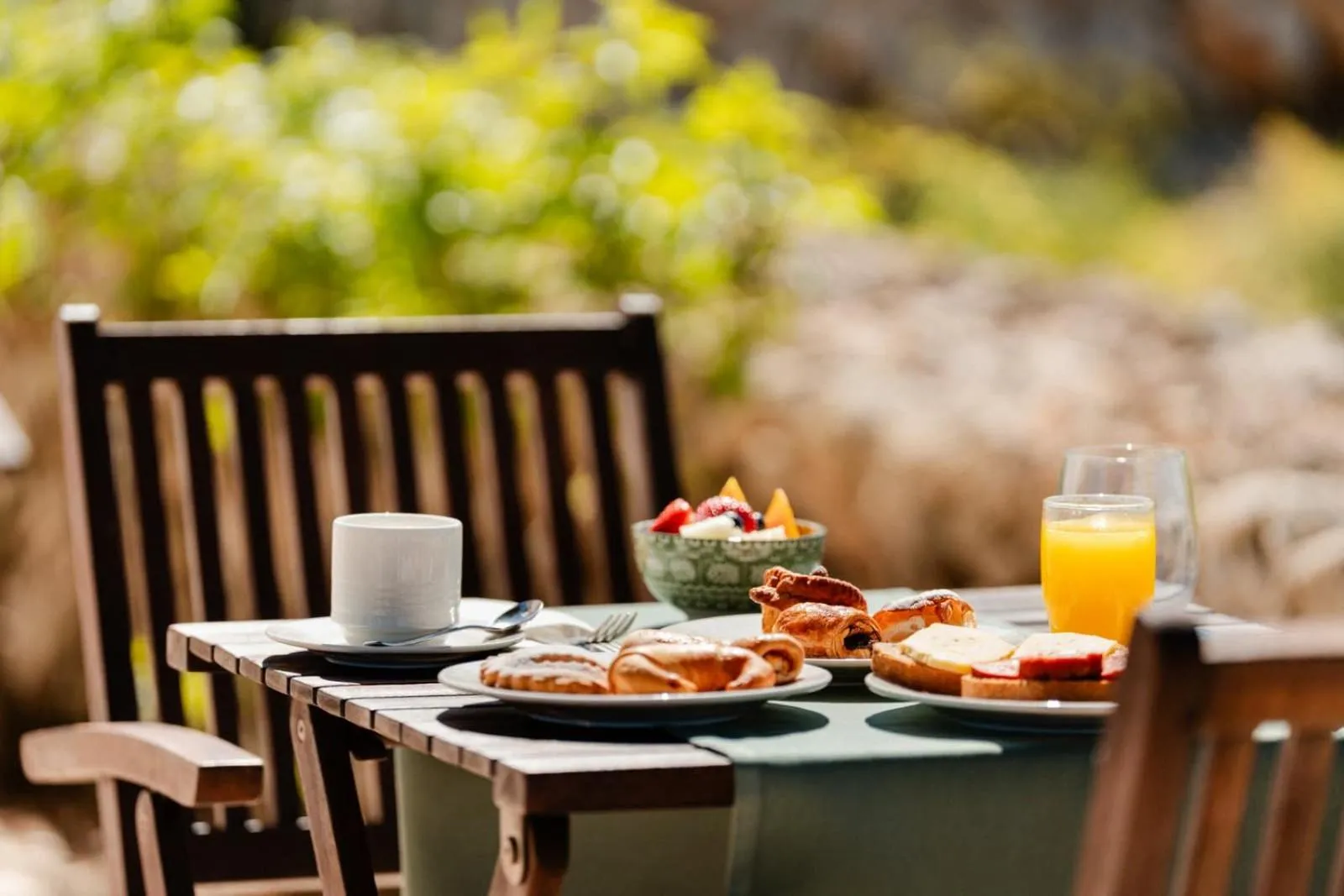 Buffet breakfast in Hotel Rural Binigaus Vell