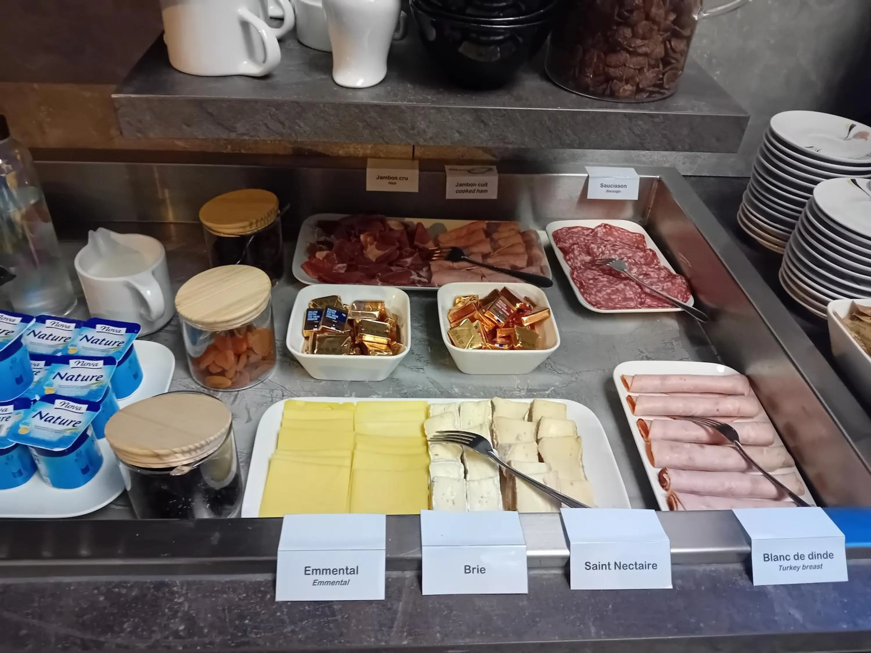 Breakfast in The Originals City, Hôtel Nevers Centre Gare (Inter-Hotel)