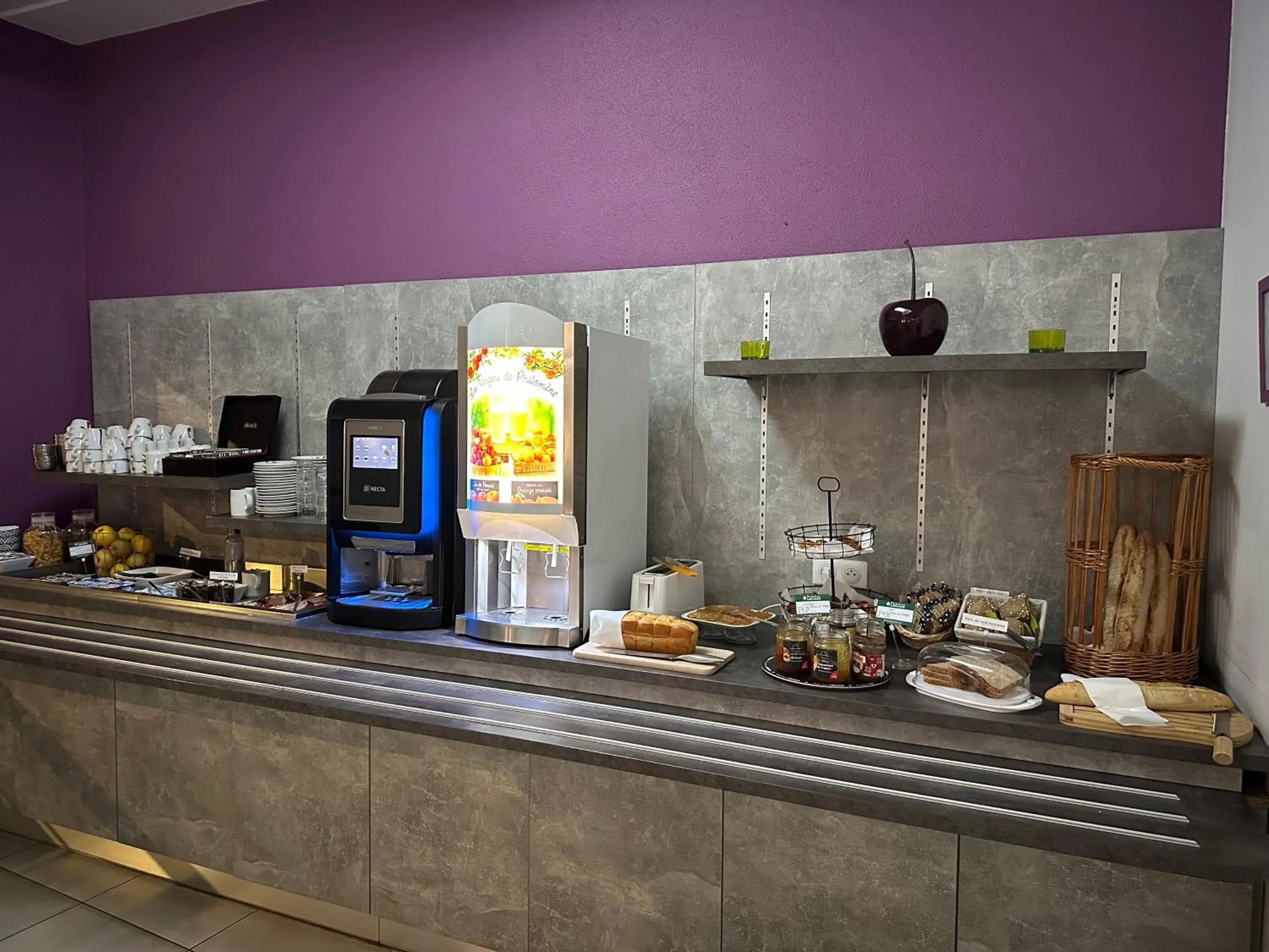 Breakfast in The Originals City, Hôtel Nevers Centre Gare (Inter-Hotel)