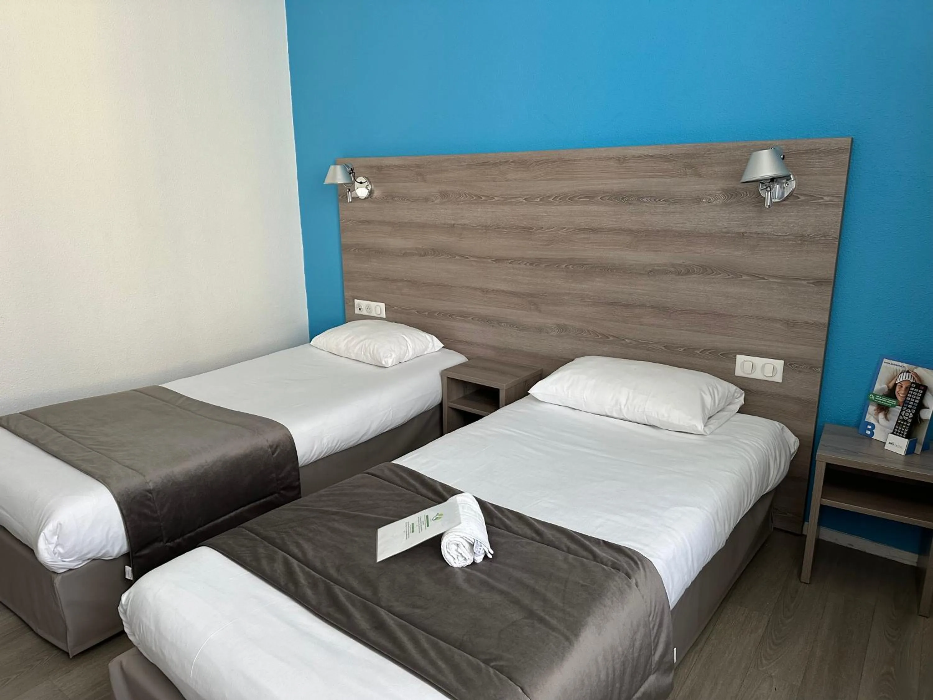 Photo of the whole room, Bed in The Originals City, Hôtel Nevers Centre Gare (Inter-Hotel)