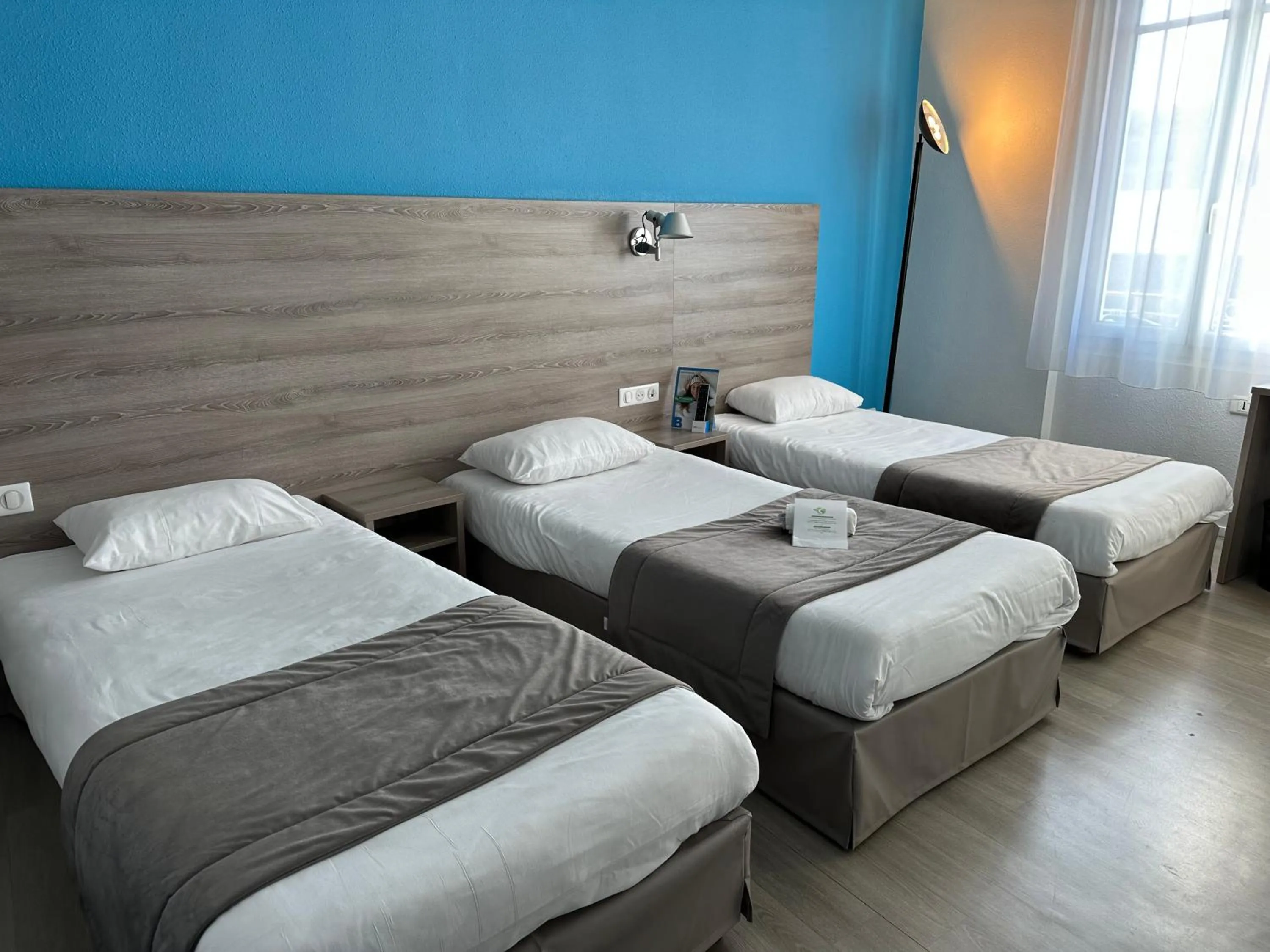 Photo of the whole room, Bed in The Originals City, Hôtel Nevers Centre Gare (Inter-Hotel)