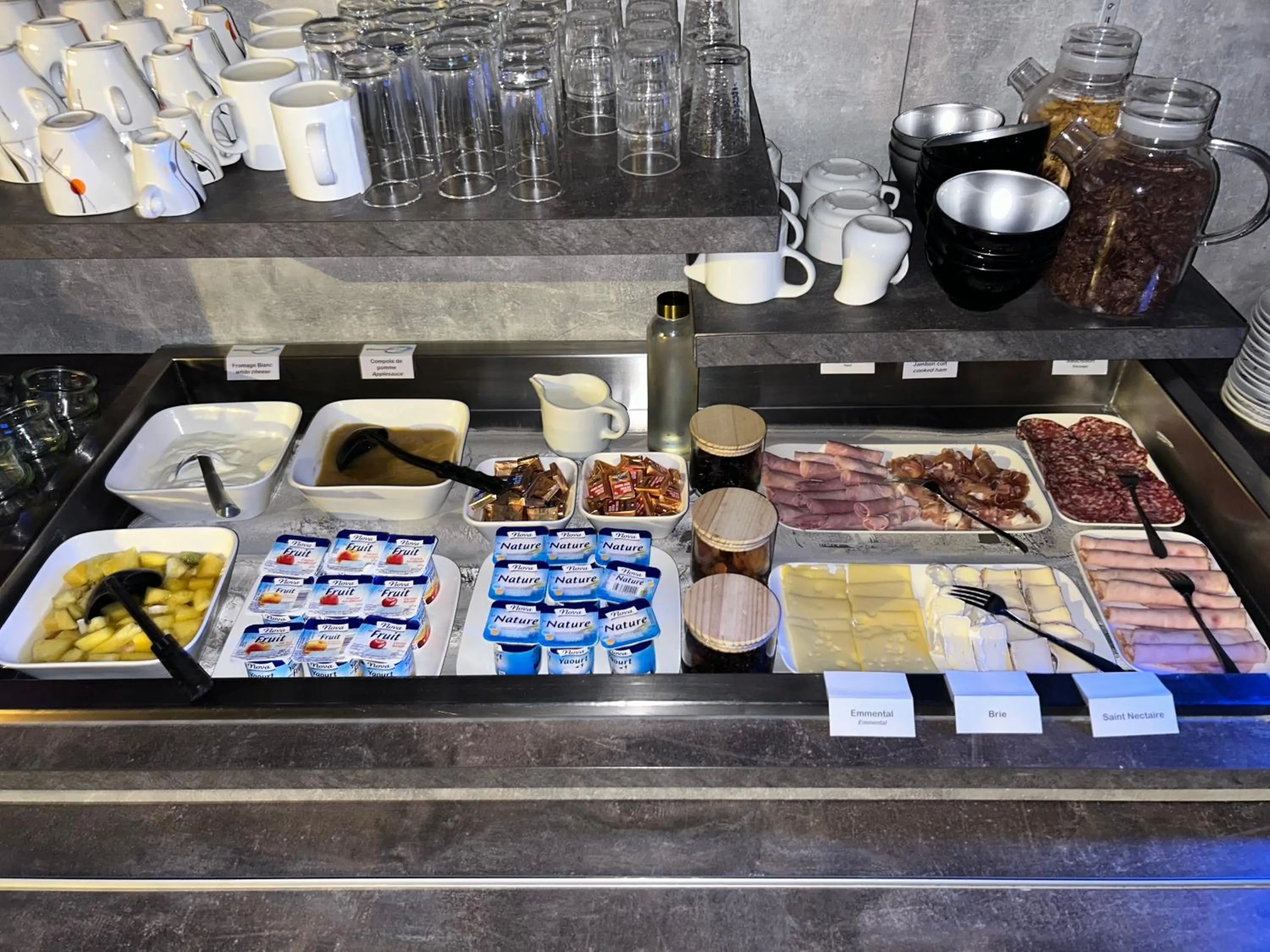 Breakfast in The Originals City, Hôtel Nevers Centre Gare (Inter-Hotel)