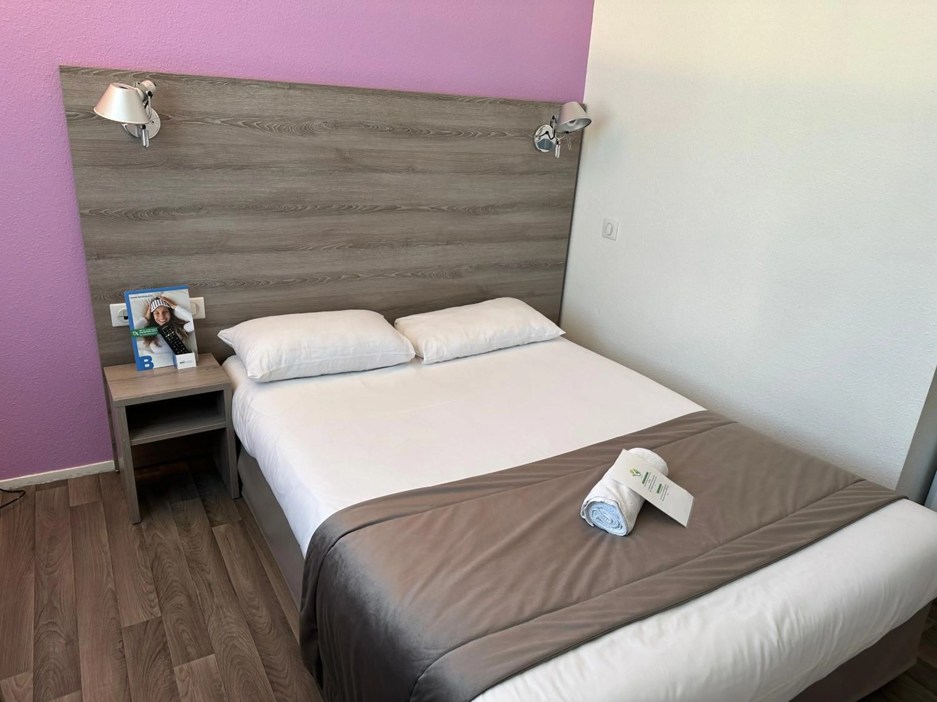 Bedroom, Bed in The Originals City, Hôtel Nevers Centre Gare (Inter-Hotel)