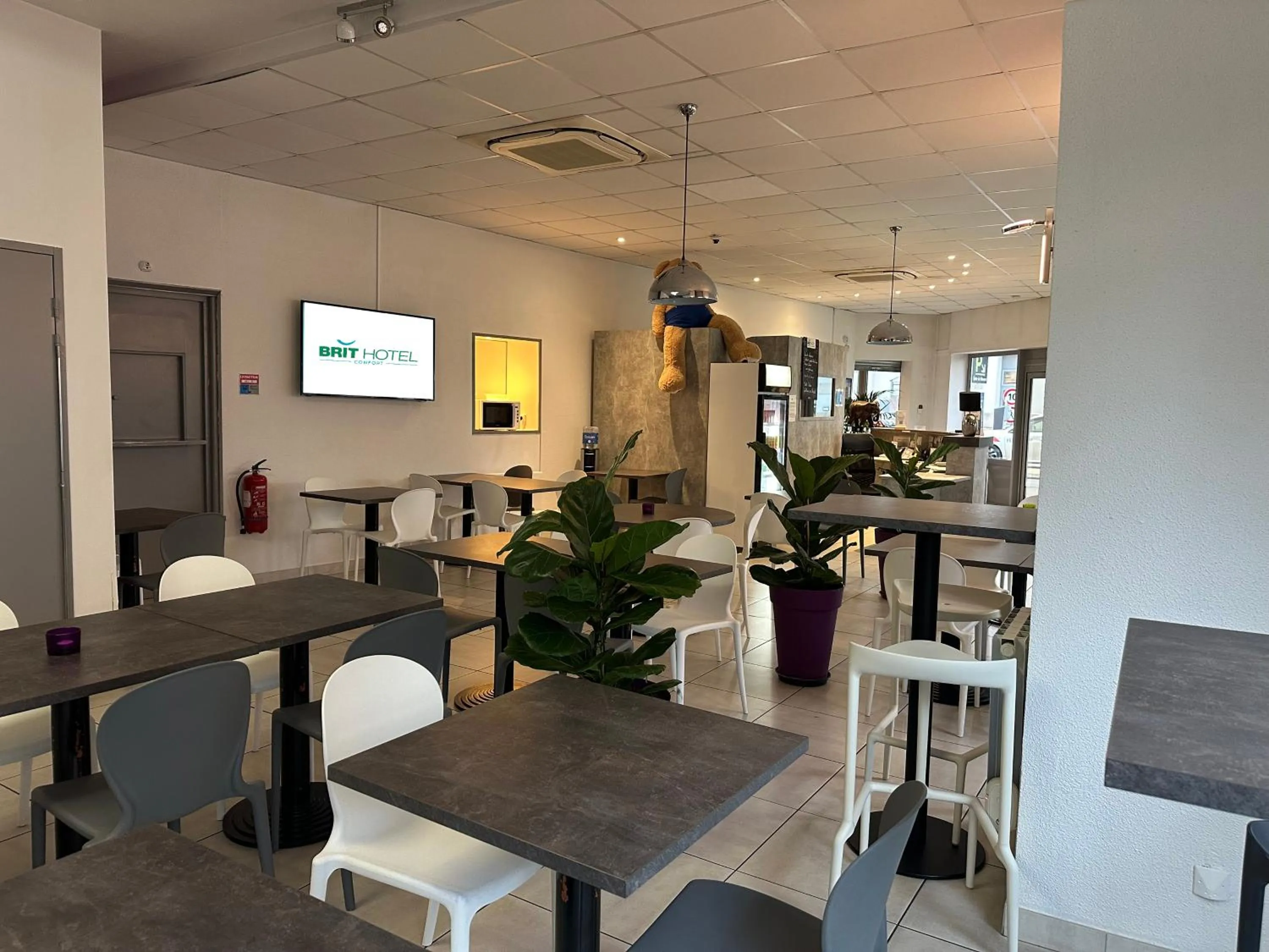 Breakfast in The Originals City, Hôtel Nevers Centre Gare (Inter-Hotel)