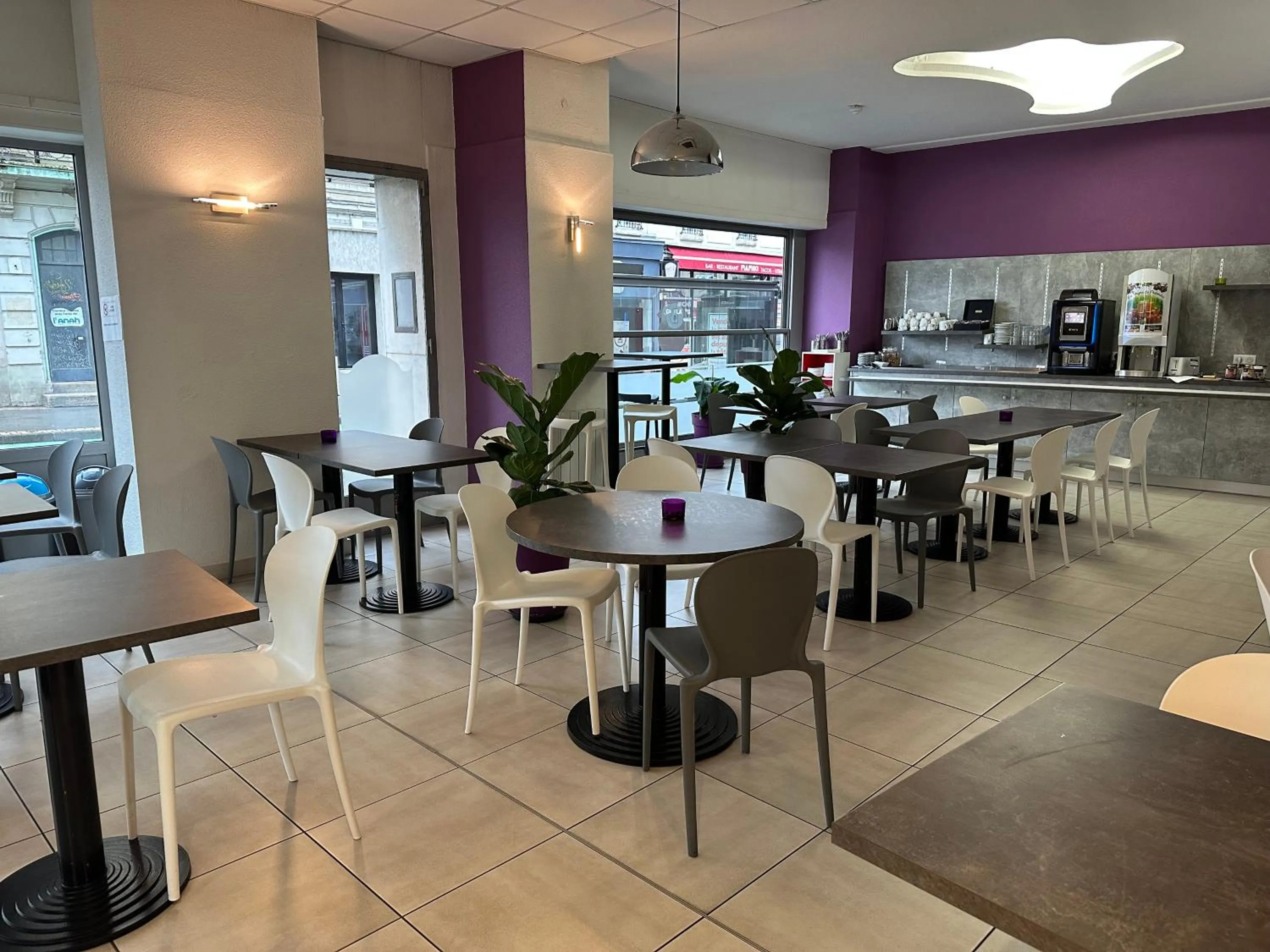 Breakfast in The Originals City, Hôtel Nevers Centre Gare (Inter-Hotel)